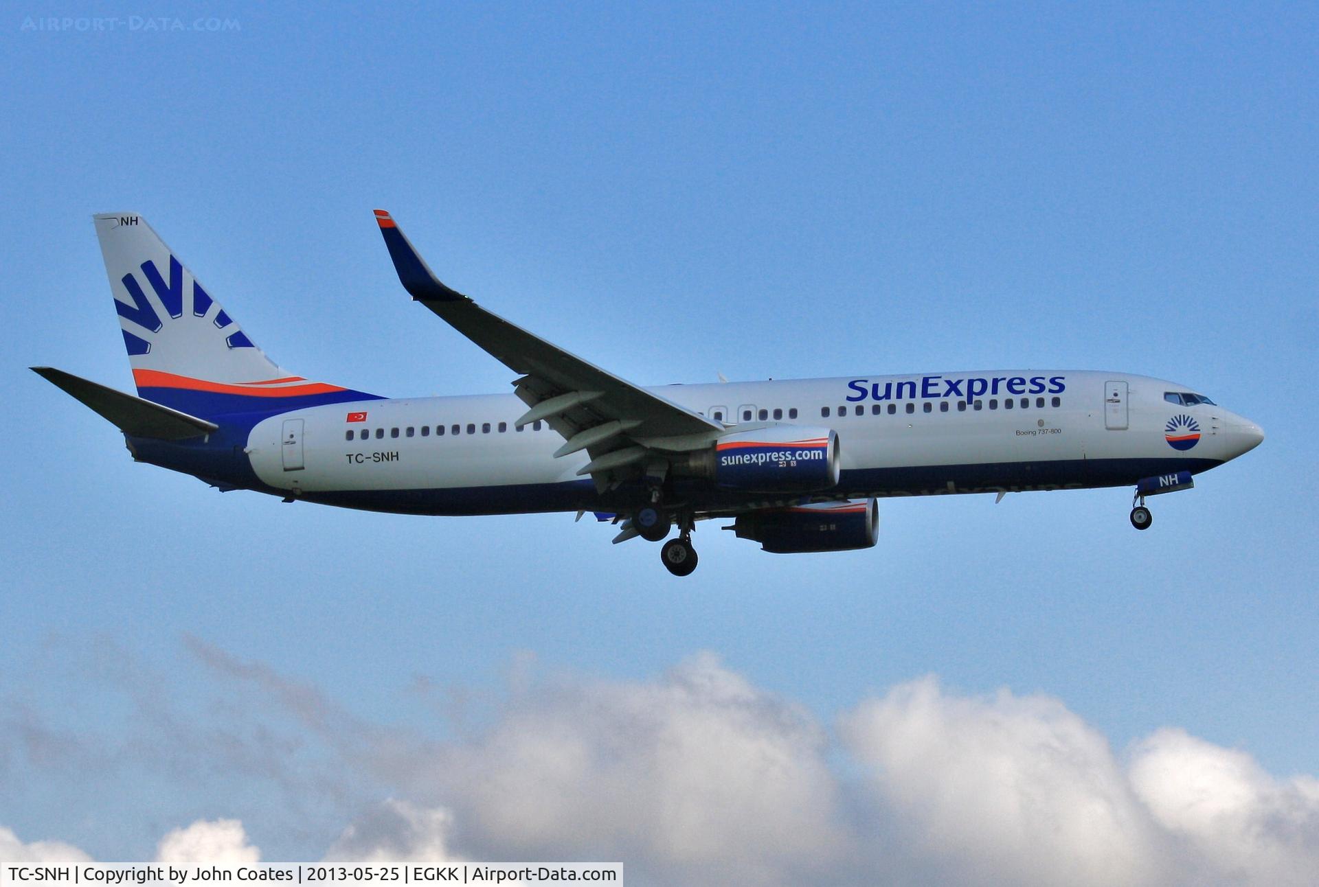 TC-SNH, 2005 Boeing 737-8FH C/N 30826, Finals to 08R