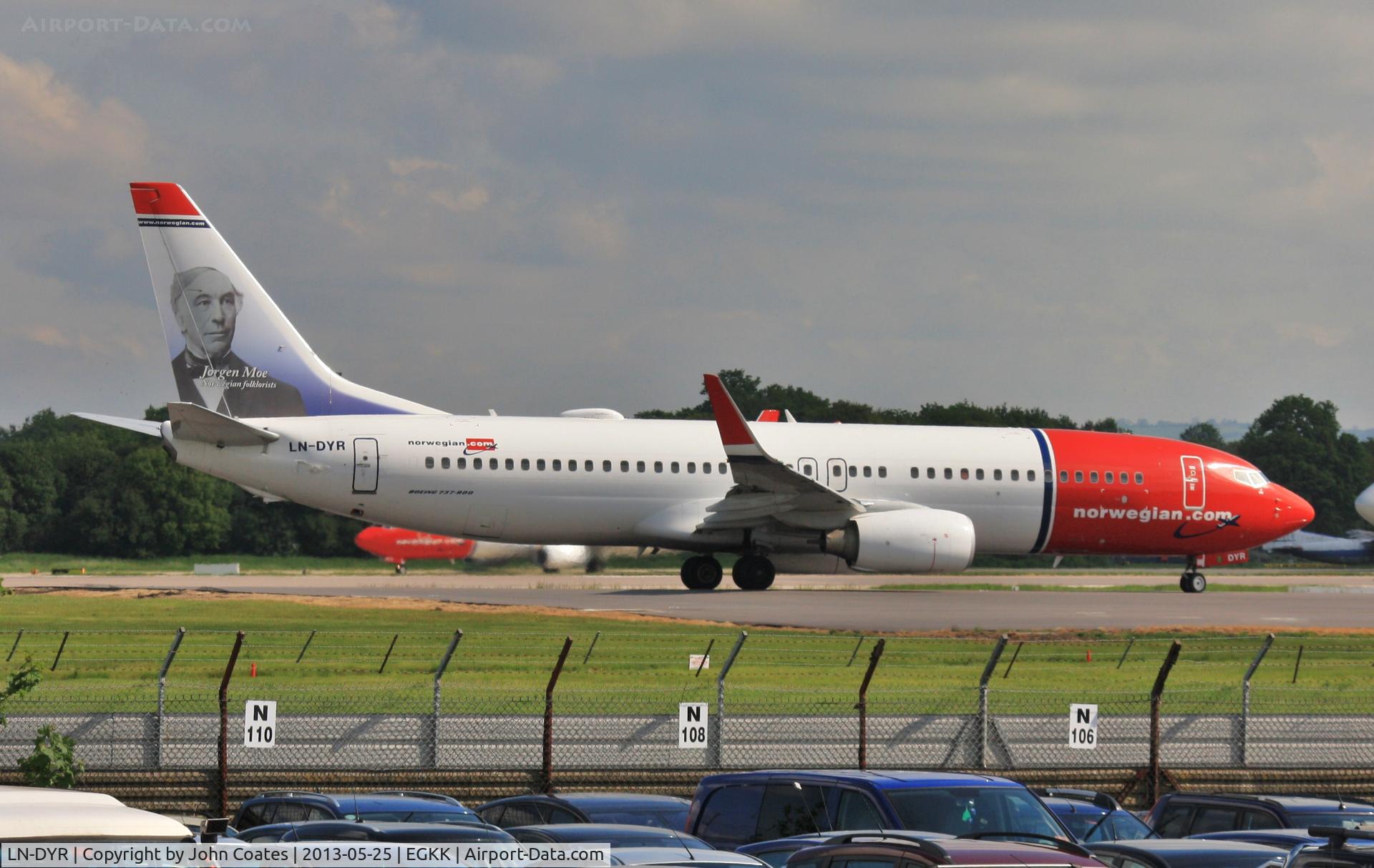 LN-DYR, 2011 Boeing 737-8JP C/N 40870, Departing on 08R
