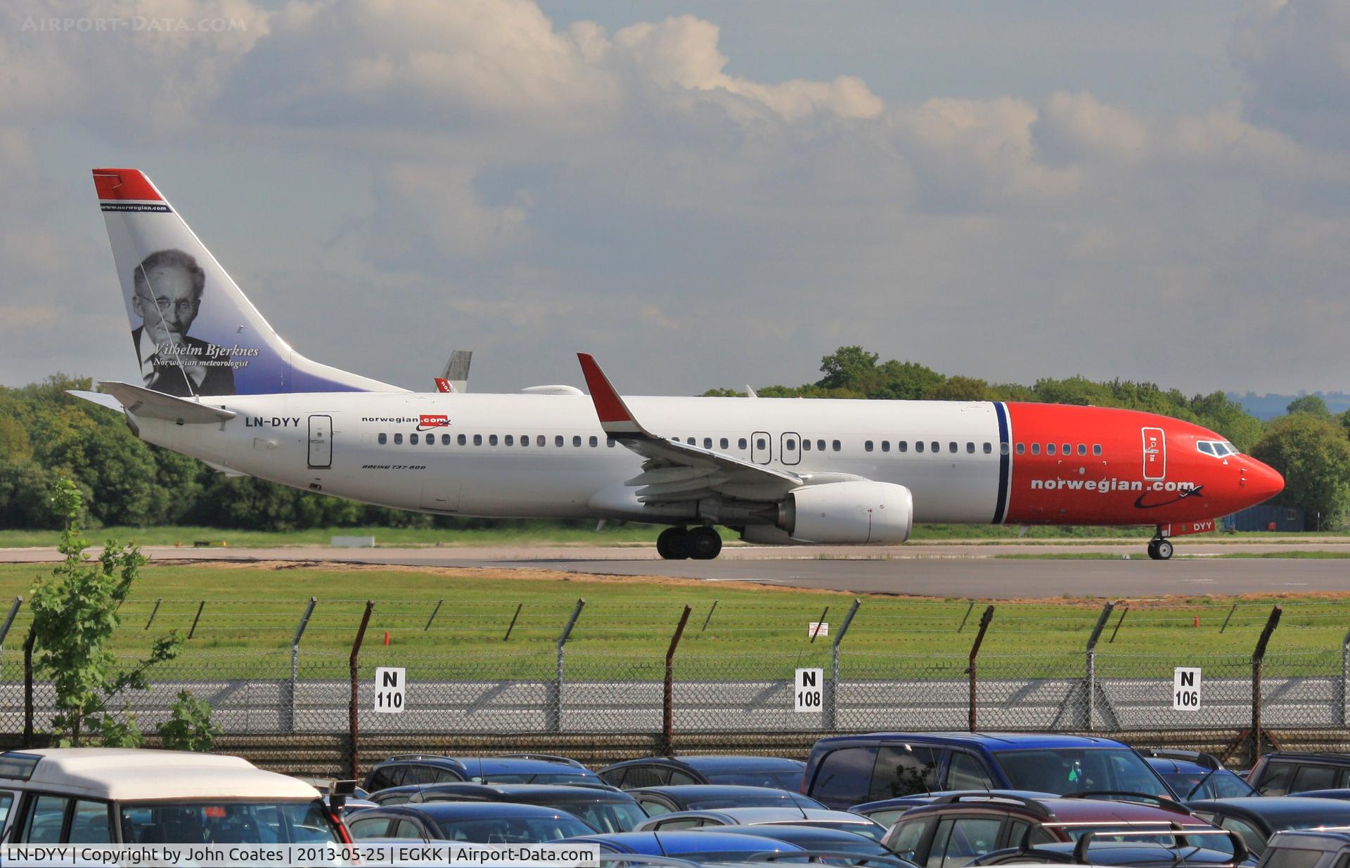 LN-DYY, 2012 Boeing 737-8JP C/N 39012, Entering 08R to depart