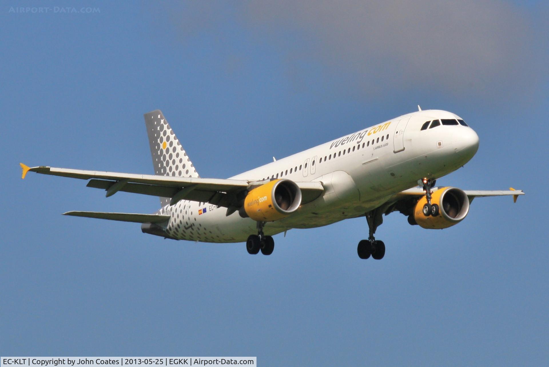 EC-KLT, 2007 Airbus A320-216 C/N 3376, On approach to 08R