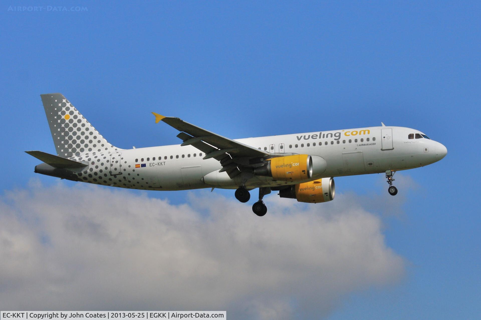 EC-KKT, 2007 Airbus A320-214 C/N 3293, Finals to 08R