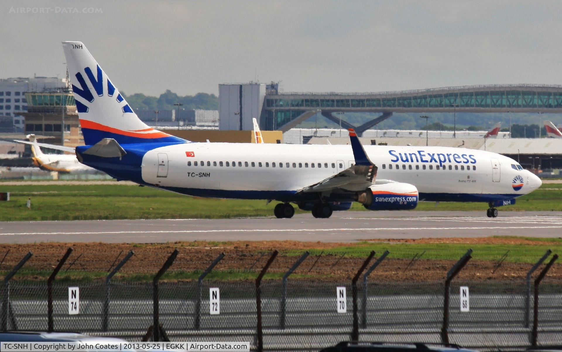 TC-SNH, 2005 Boeing 737-8FH C/N 30826, Entering 08R to depart