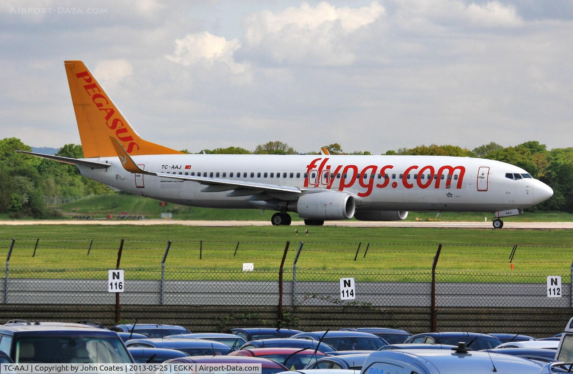 TC-AAJ, 2009 Boeing 737-82R C/N 35702, Waiting to enter 08R
