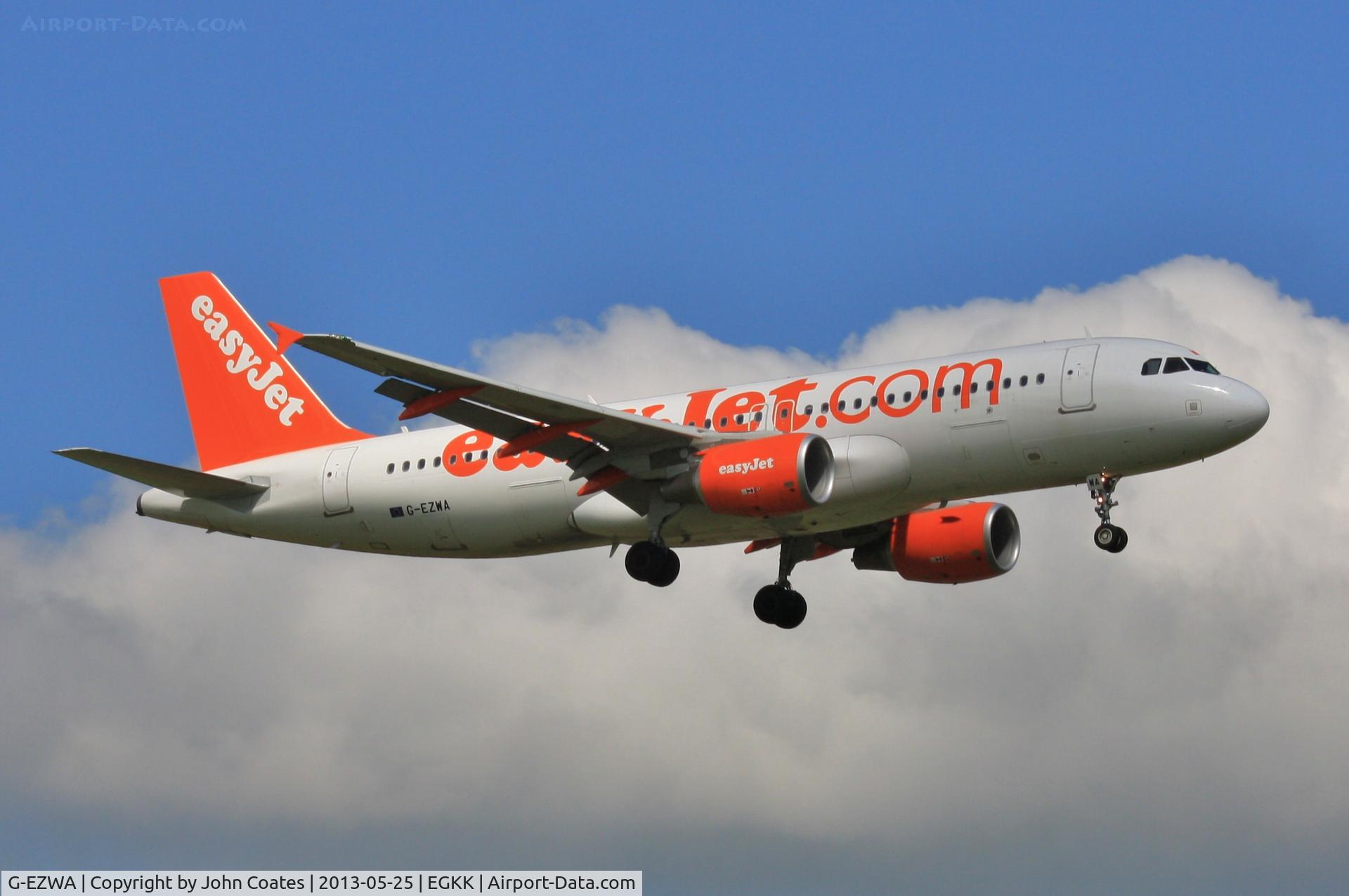 G-EZWA, 2012 Airbus A320-214 C/N 5201, Finals to 08R
