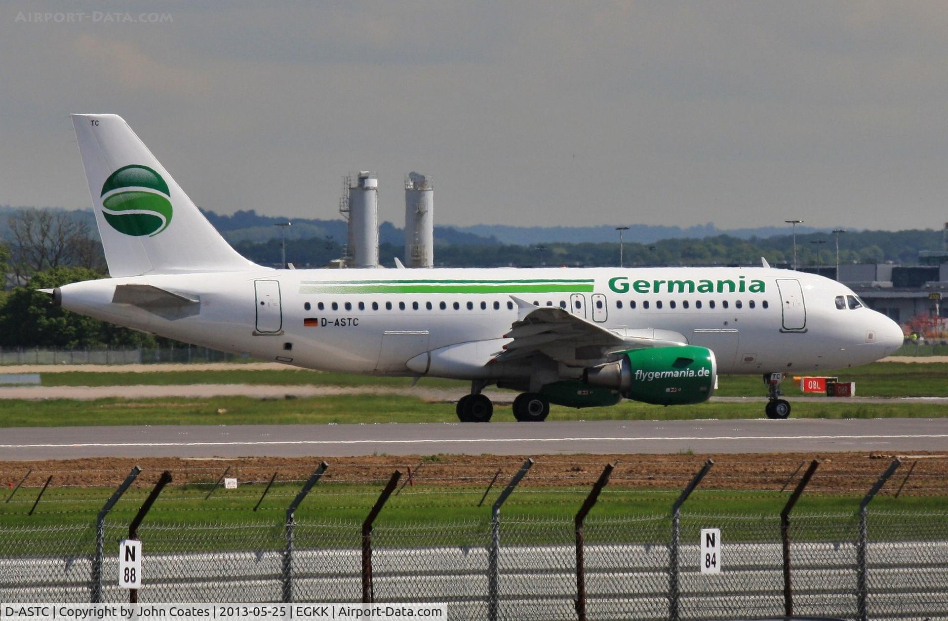 D-ASTC, 2012 Airbus A319-112 C/N 5085, Waiting to enter 08R