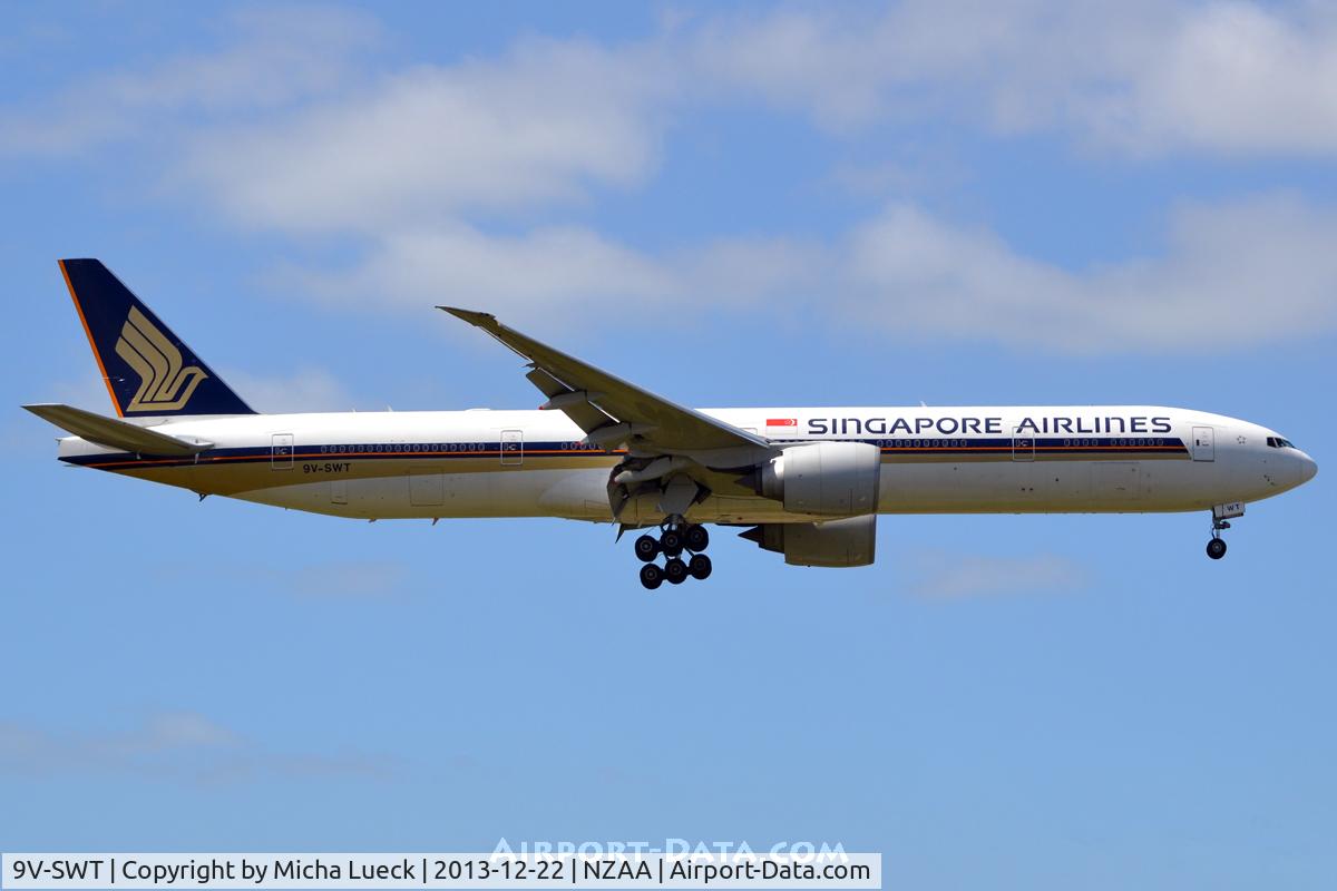 9V-SWT, 2009 Boeing 777-312/ER C/N 34585, At Auckland