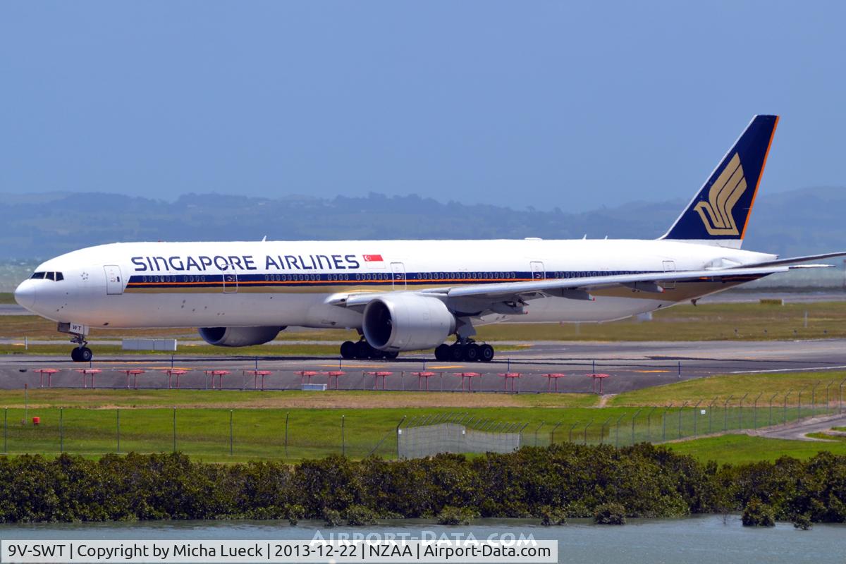 9V-SWT, 2009 Boeing 777-312/ER C/N 34585, At Auckland