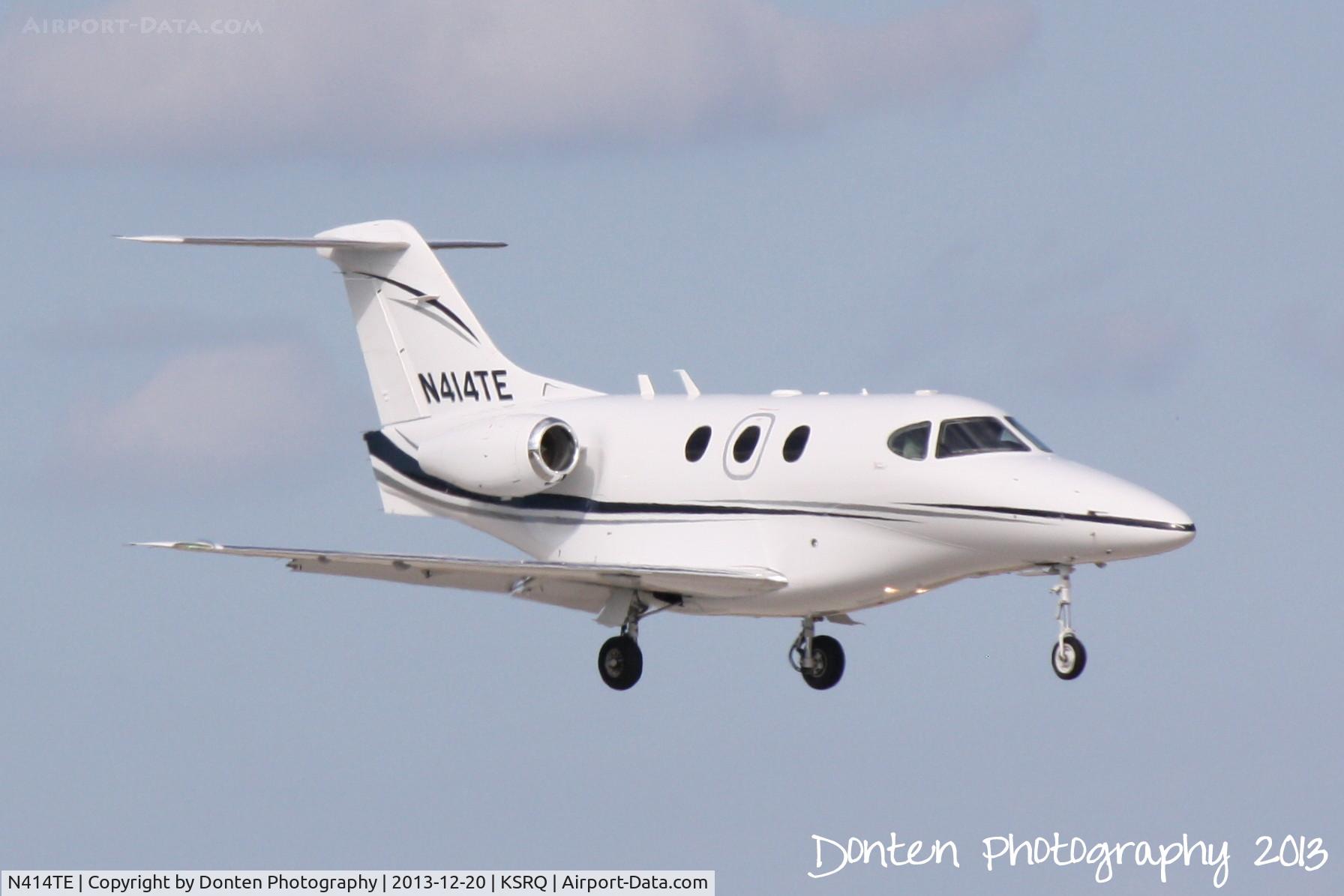 N414TE, 2001 Raytheon Aircraft Company 390 C/N RB-4, Raytheon Premier 1 (N414TE) arrives at Sarasota-Bradenton International Airport following a flight from Tampa International Airport