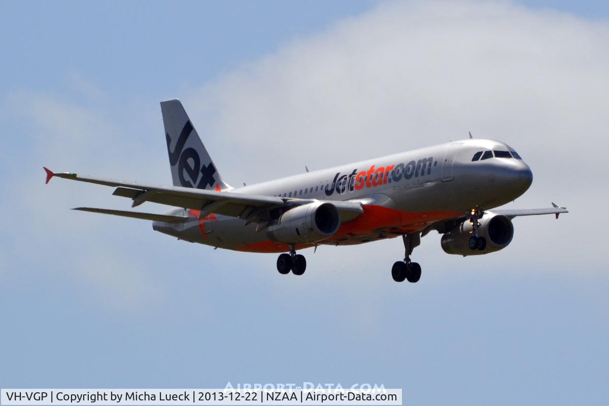 VH-VGP, 2010 Airbus A320-232 C/N 4343, At Auckland