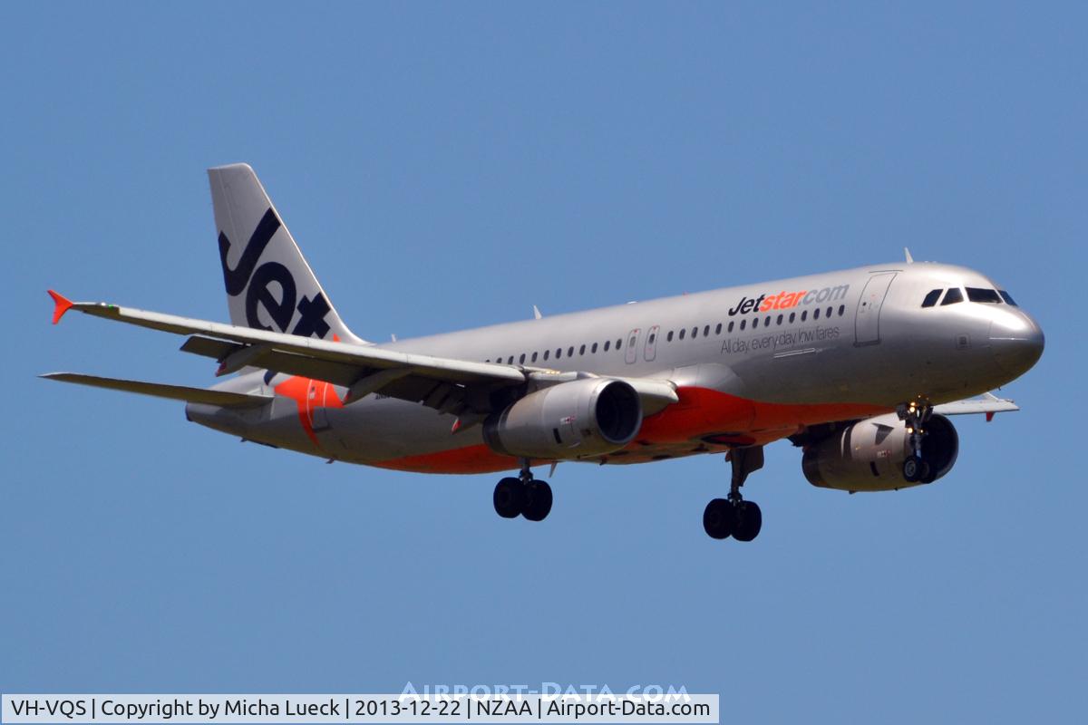 VH-VQS, 2005 Airbus A320-232 C/N 2515, At Auckland