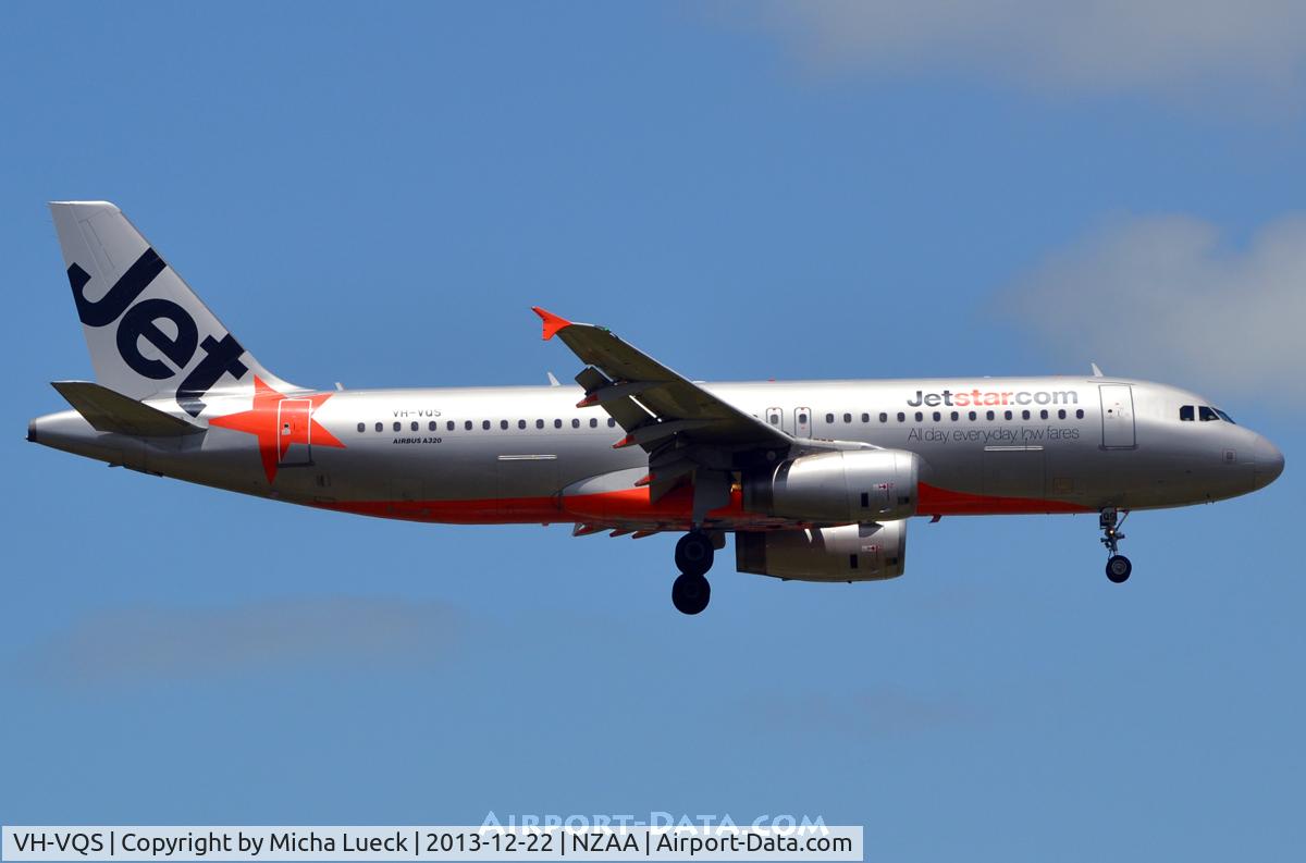VH-VQS, 2005 Airbus A320-232 C/N 2515, At Auckland