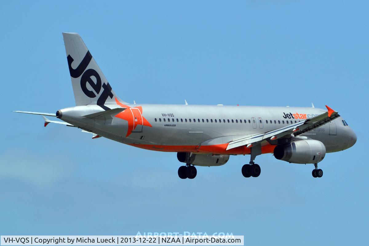 VH-VQS, 2005 Airbus A320-232 C/N 2515, At Auckland