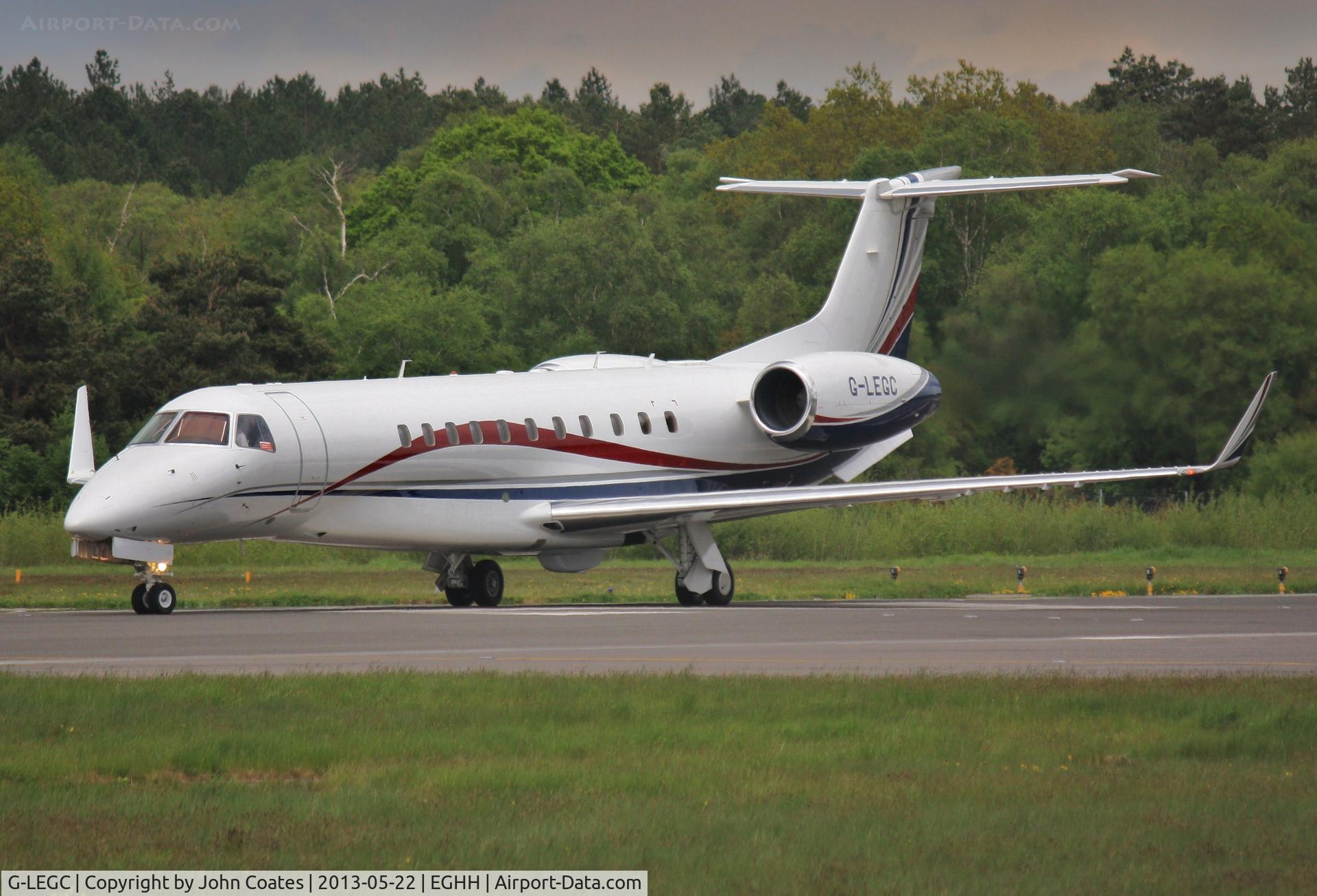 G-LEGC, 2007 Embraer EMB-135BJ Legacy C/N 14501025, Lining up to depart