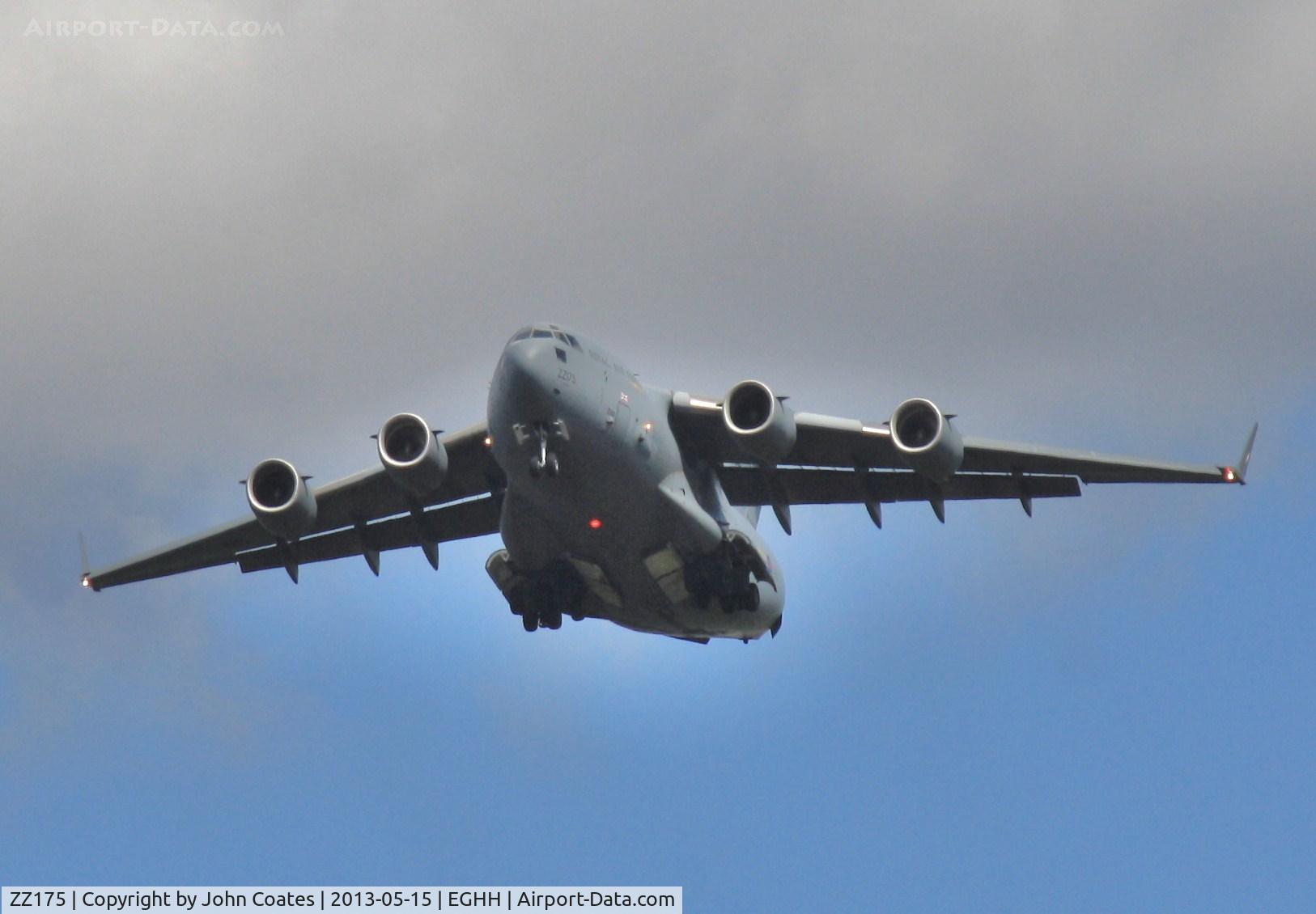 ZZ175, 2008 Boeing C-17A Globemaster III C/N F-185, On approach to 26