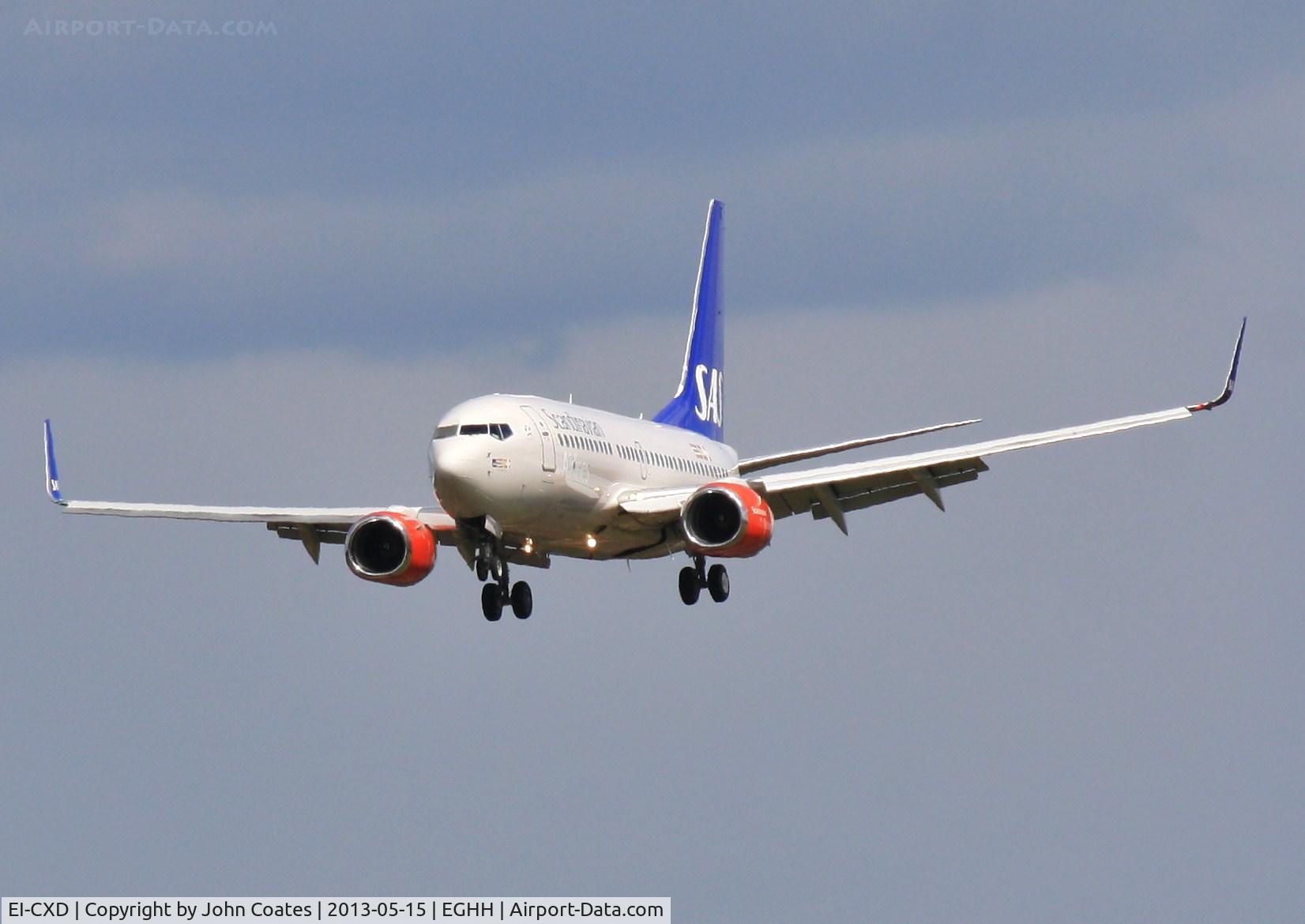 EI-CXD, 2002 Boeing 737-76N C/N 29885, On approach to 26