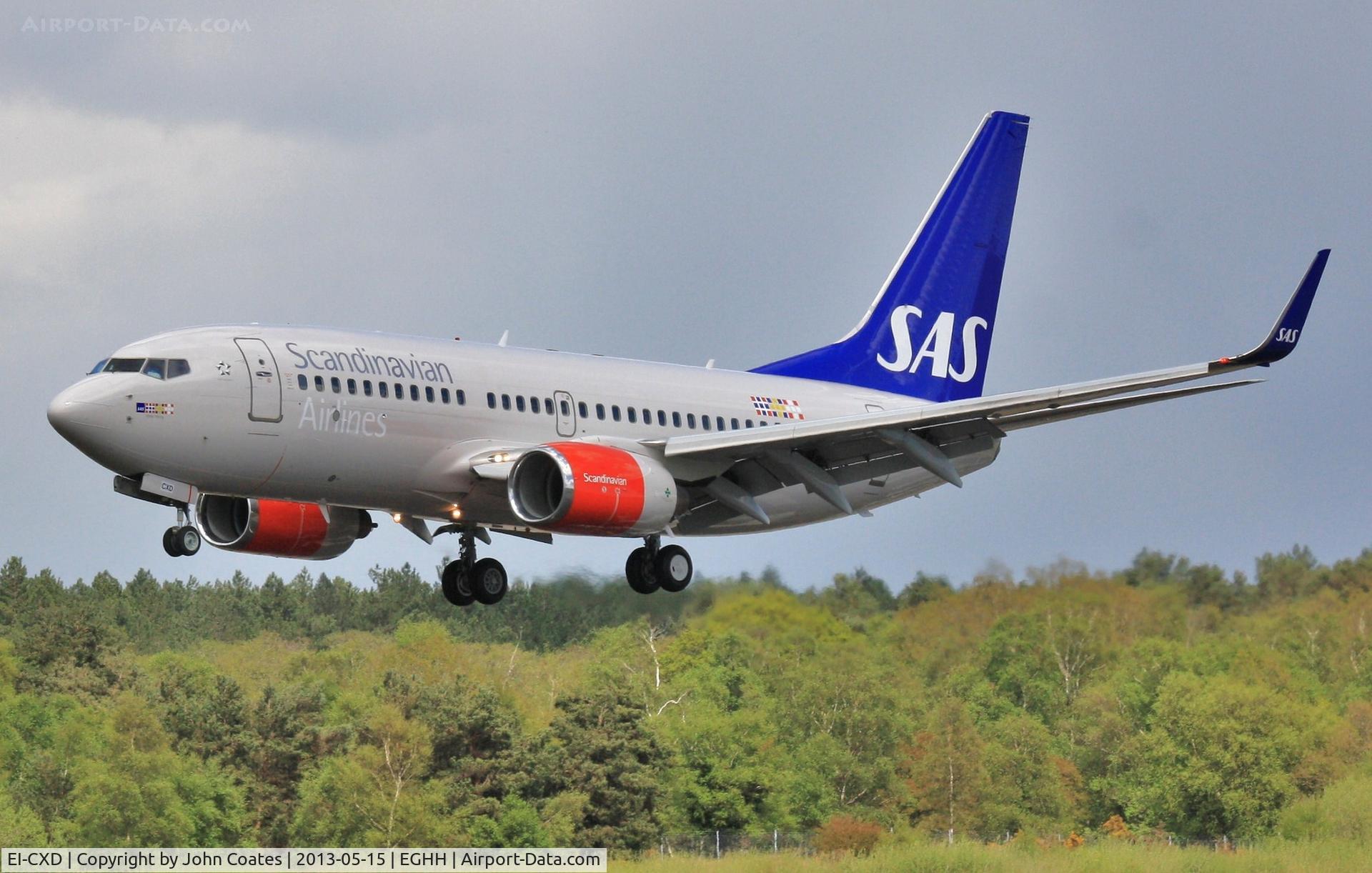 EI-CXD, 2002 Boeing 737-76N C/N 29885, Finals to 26
