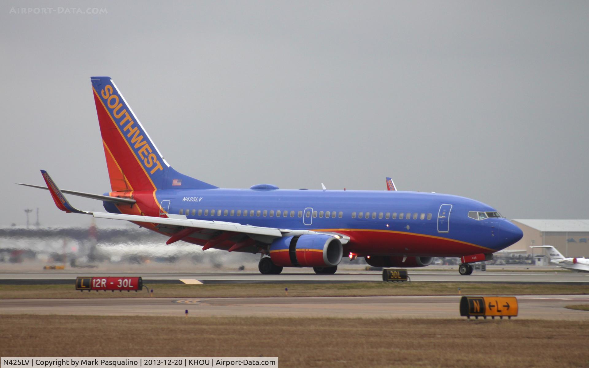 N425LV, 2002 Boeing 737-7H4 C/N 29829, Boeing 737-700