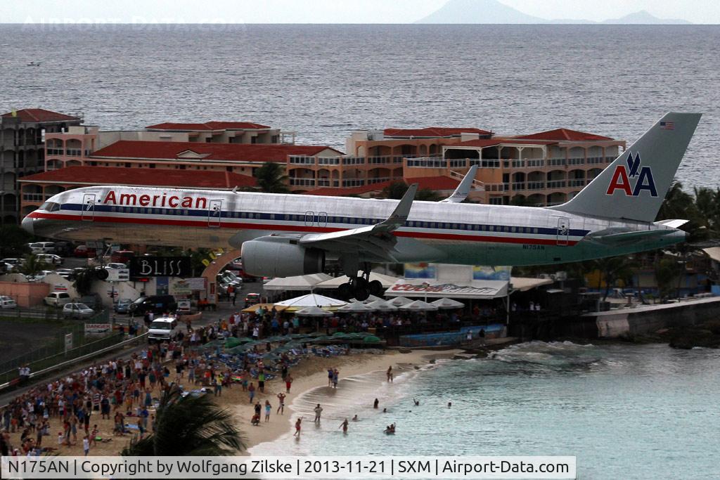 N175AN, 2001 Boeing 757-223 C/N 32394, From the Sonesta Hotel