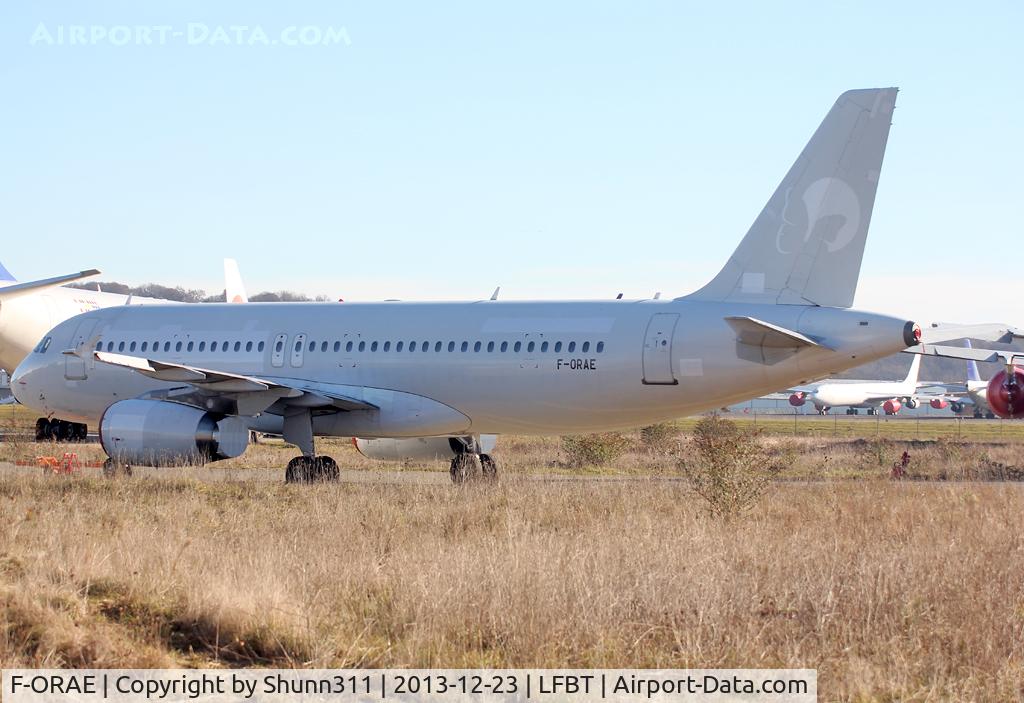 F-ORAE, 1995 Airbus A320-233 C/N 561, Stored in all white c/s without titles