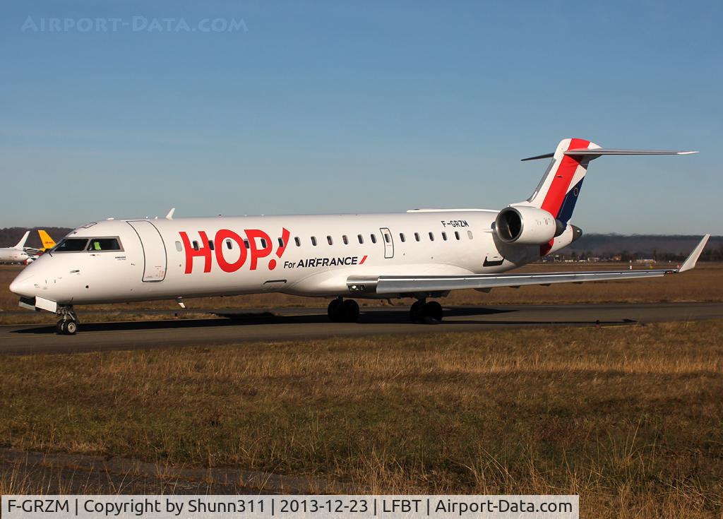 F-GRZM, Canadair CRJ-700 (CL-600-2C10) Regional Jet C/N 10263, Taxiing for departure...
