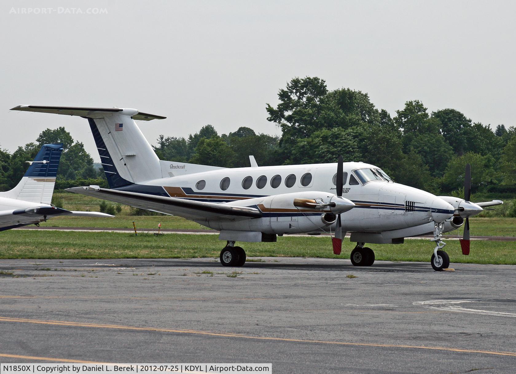 N1850X, 1982 Beech B200 King Air C/N BB-946, One of several nice turboprops at Doylestown Airport.