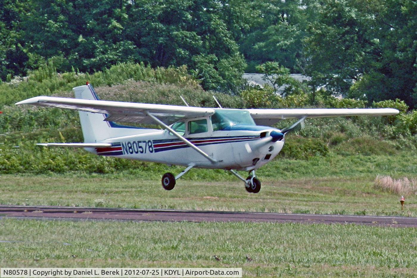 N80578, 1976 Cessna 172M C/N 17266657, A Skyhawk comes in for a landing.