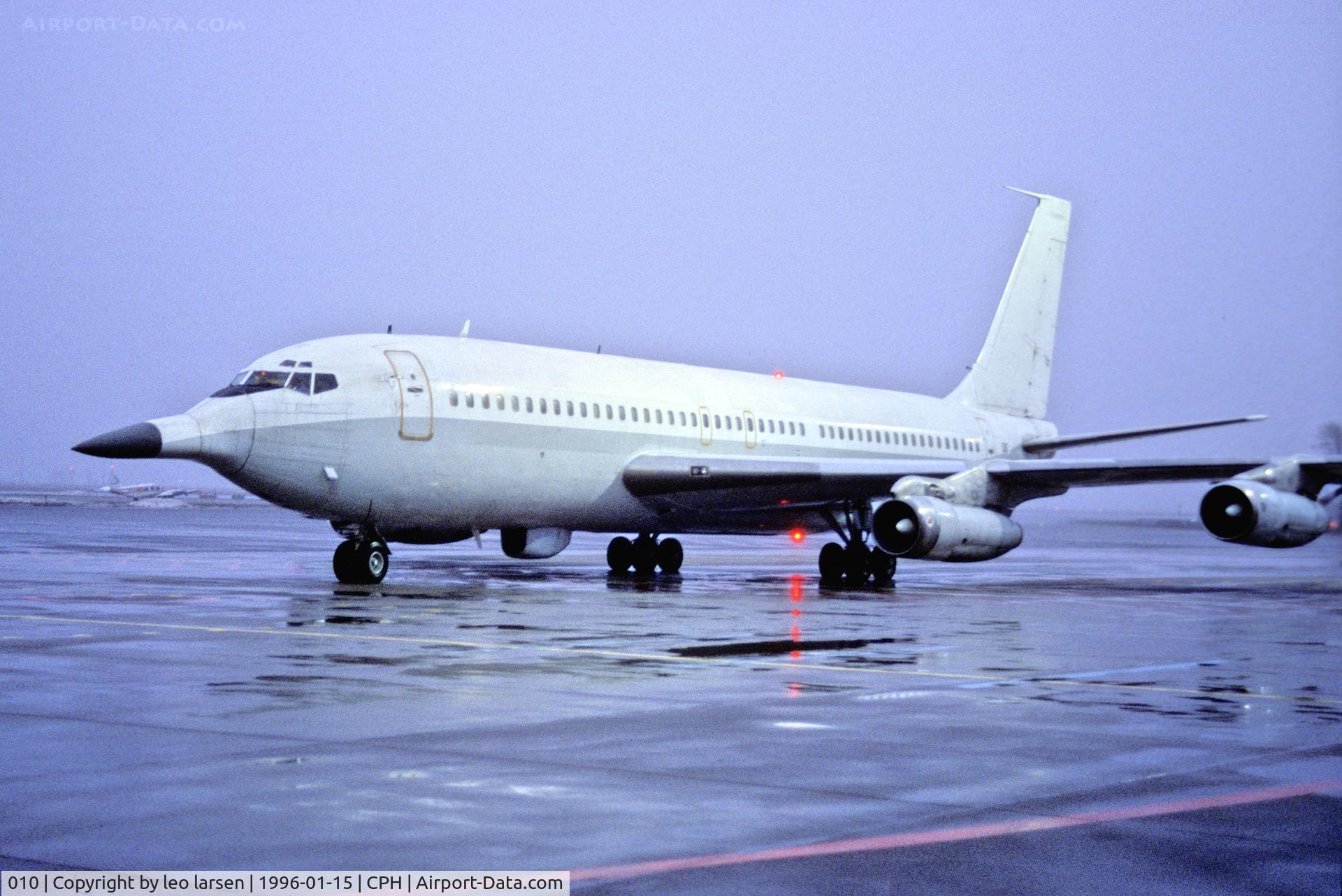 010, 1960 Boeing 720-023B C/N 18013, Copenhagen Kastrup 15.1.96