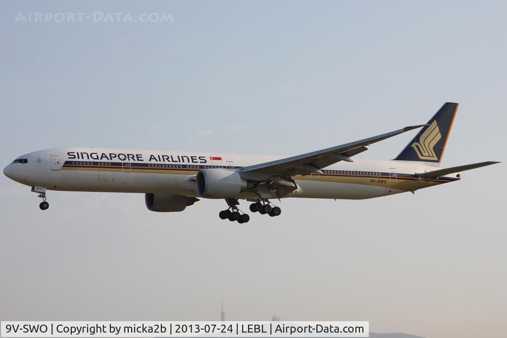 9V-SWO, 2008 Boeing 777-312/ER C/N 34580, Landing