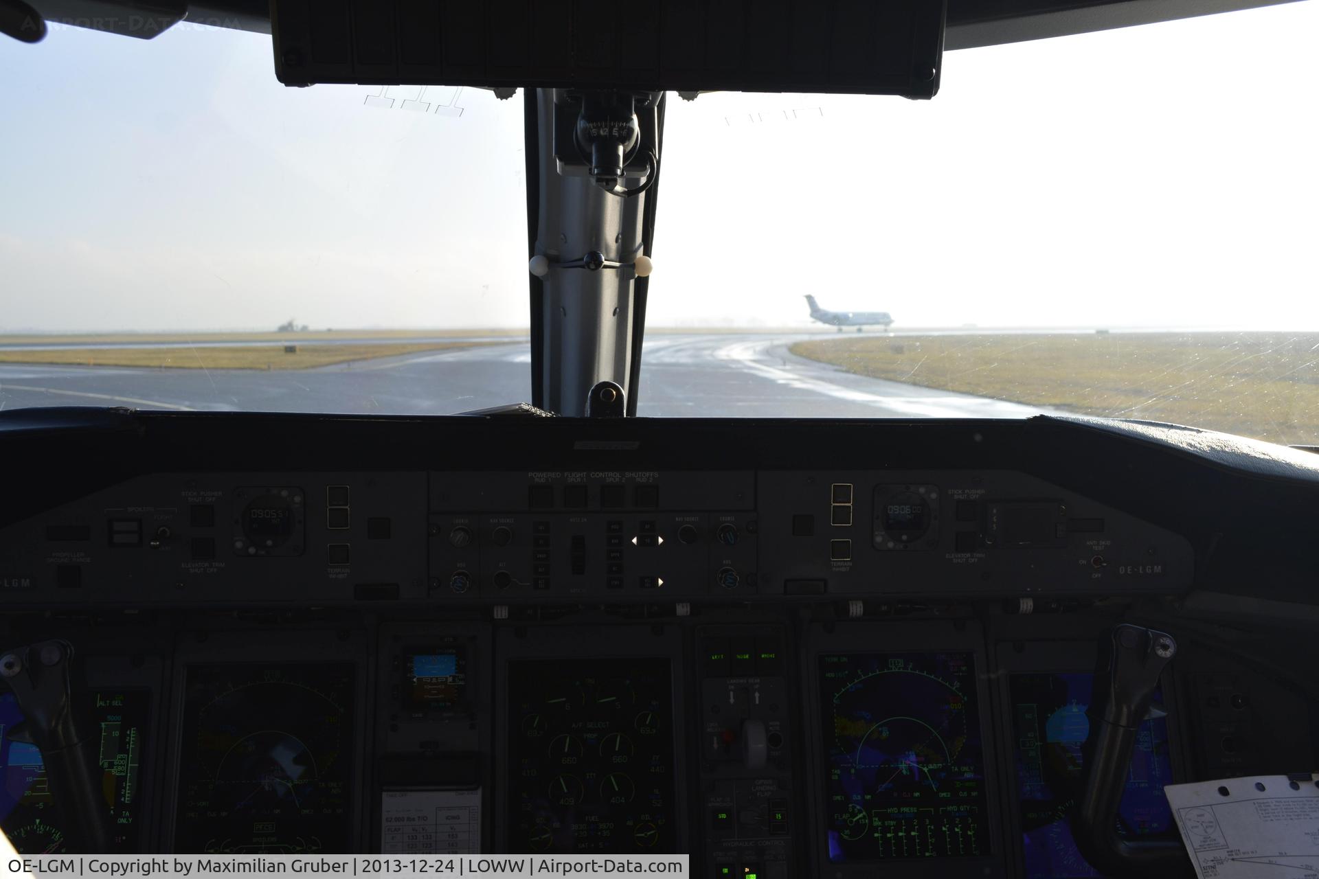 OE-LGM, 2010 De Havilland Canada DHC-8-402Q Dash 8 C/N 4319, Before take-off rwy 16