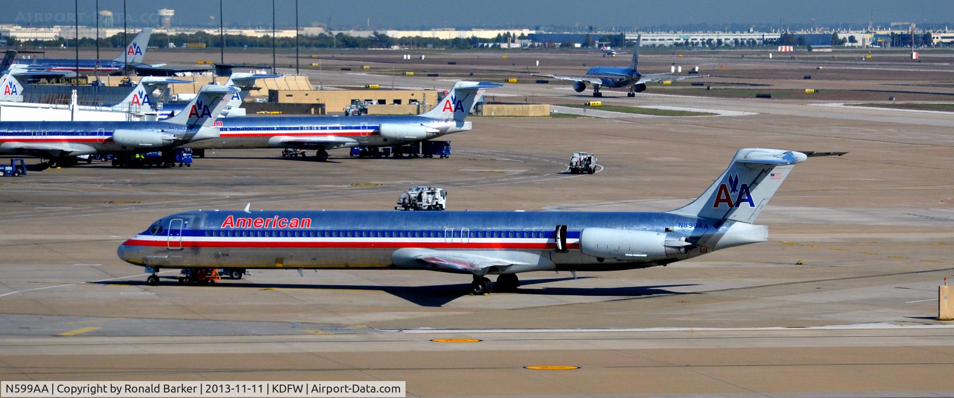 N599AA, 1992 McDonnell Douglas MD-83 (DC-9-83) C/N 53289, Taxi DFW