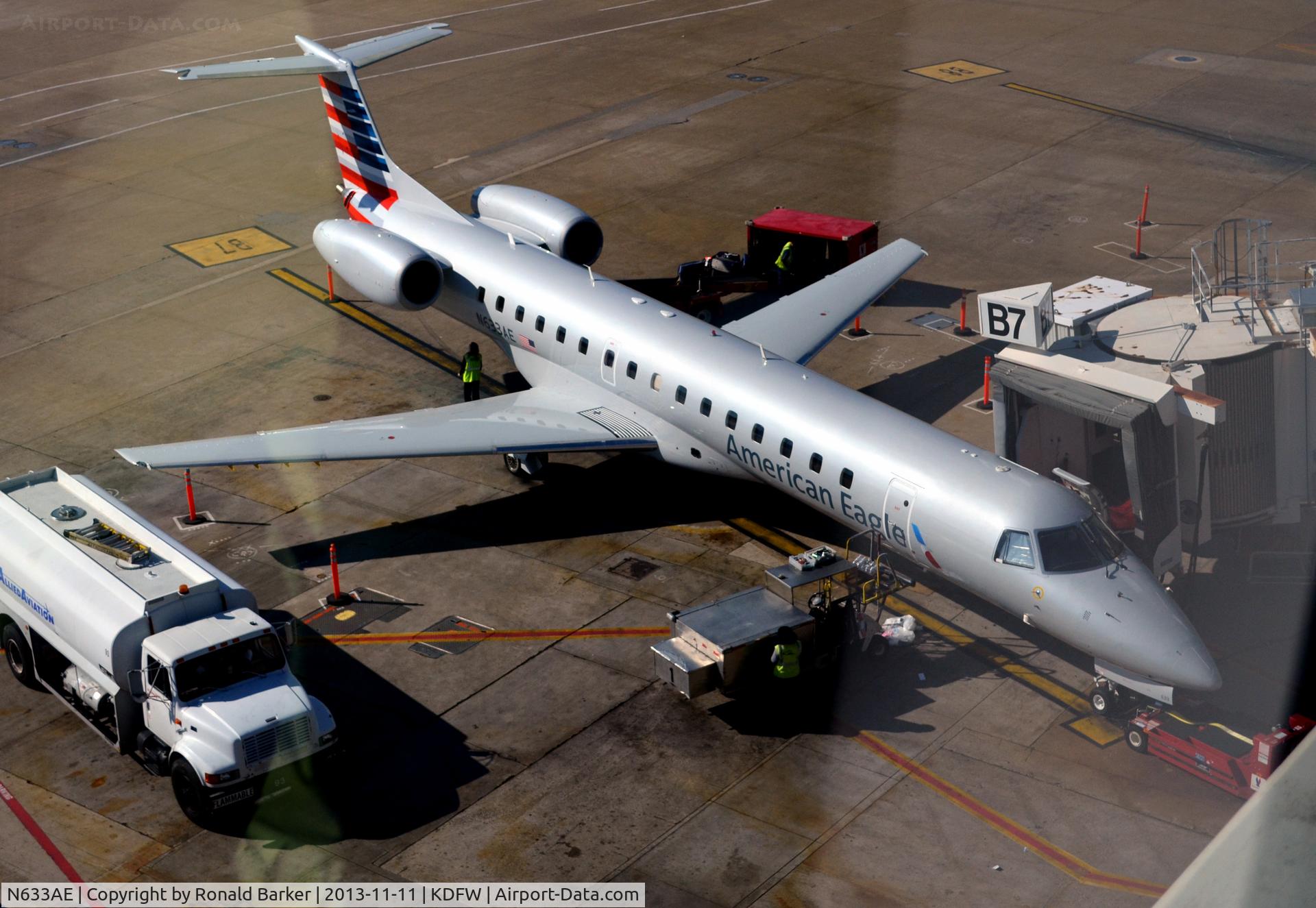 N633AE, 1999 Embraer ERJ-145LR (EMB-145LR) C/N 145148, Gate B7  DFW