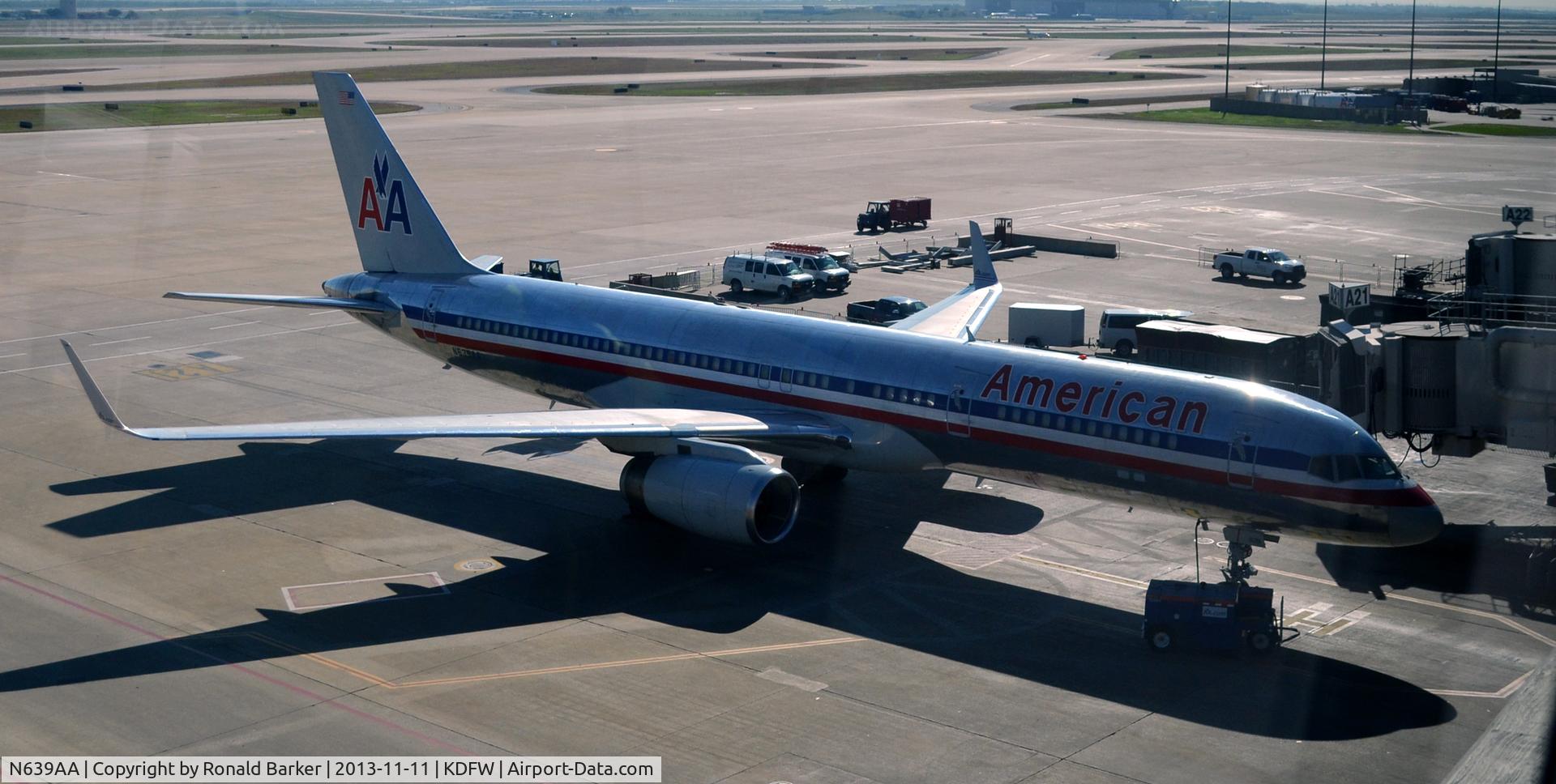 N639AA, 1991 Boeing 757-223 C/N 24597, Gate A21  DFW