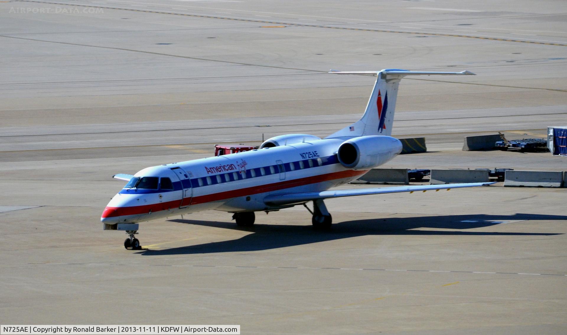 N725AE, 2000 Embraer ERJ-135LR (EMB-135LR) C/N 145312, Taxi DFW