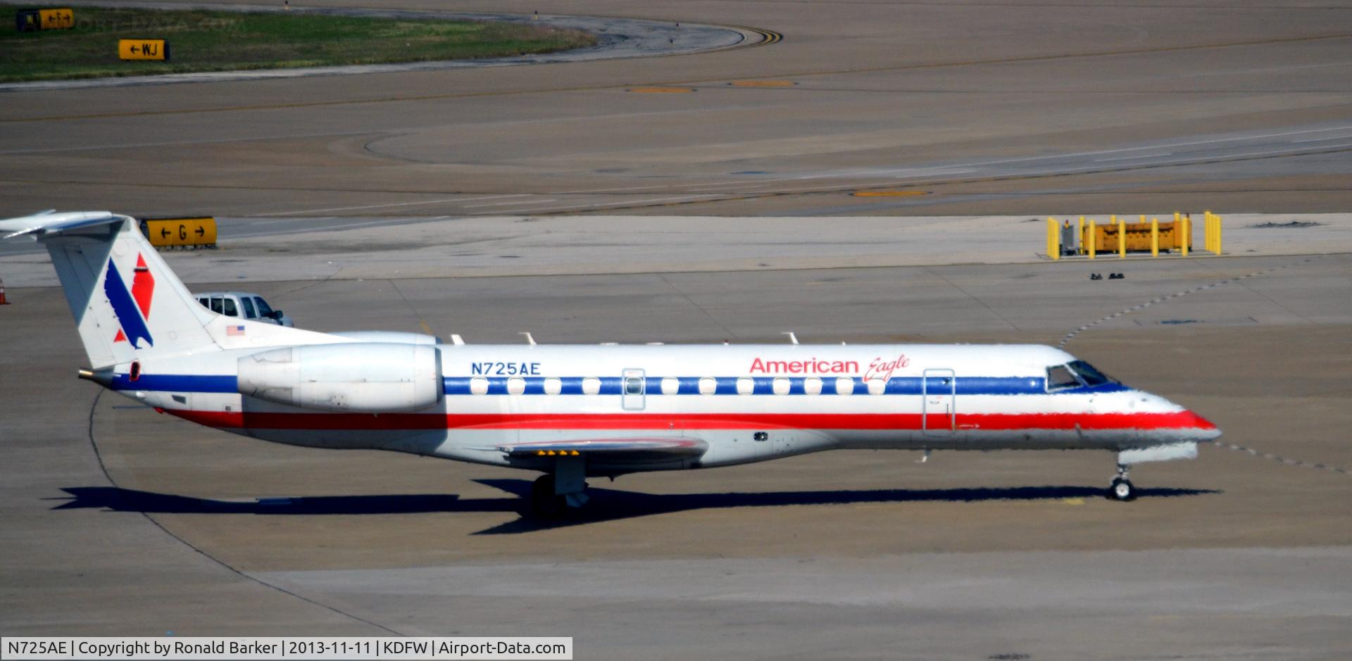 N725AE, 2000 Embraer ERJ-135LR (EMB-135LR) C/N 145312, Taxi DFW