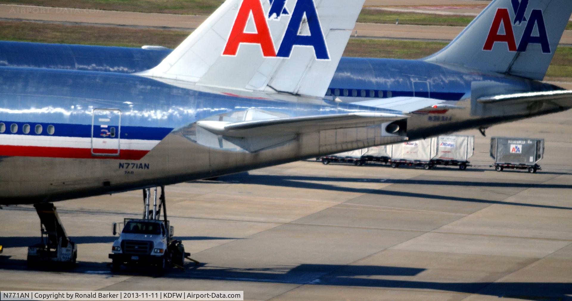 N771AN, 1999 Boeing 777-223 C/N 29579, Lavatory service DFW TX