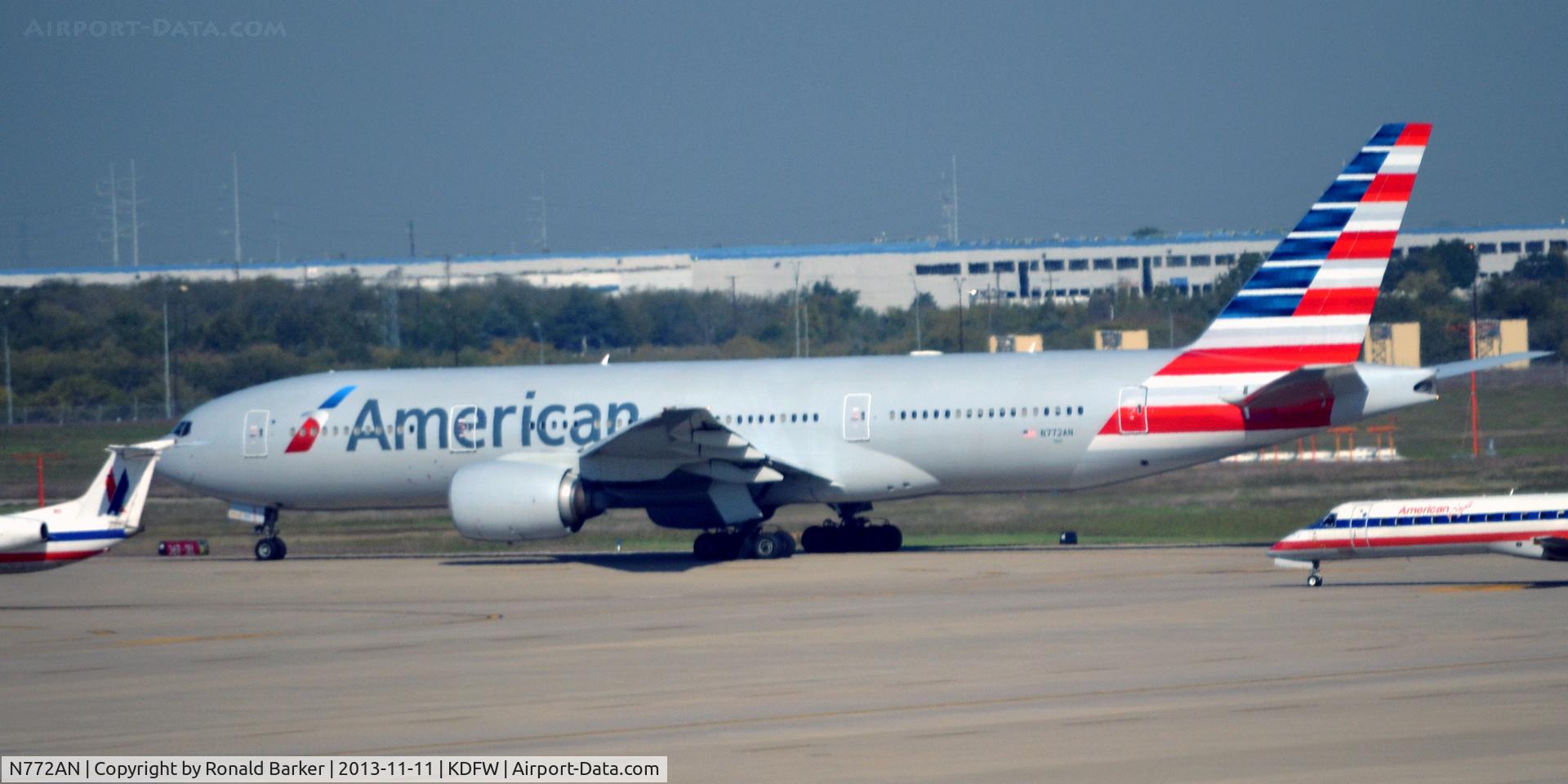 N772AN, 1999 Boeing 777-223 C/N 29580, Taxi DFW