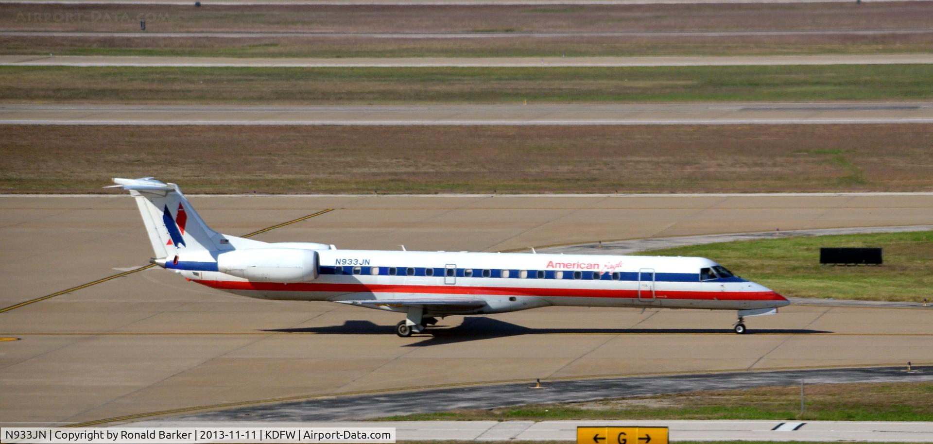 N933JN, 2005 Embraer ERJ-145LR (EMB-145LR) C/N 14500918, Taxi DFW