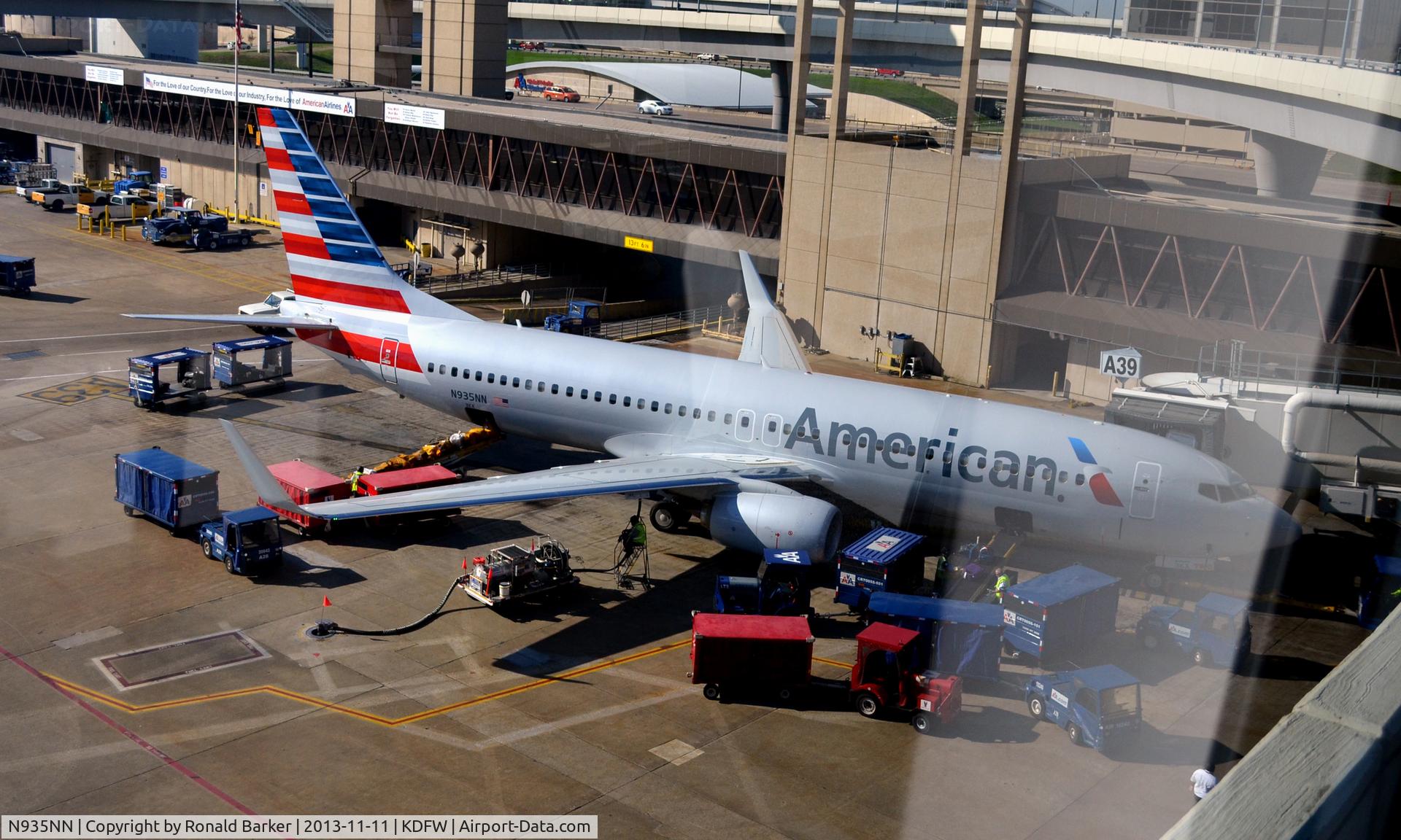 N935NN, 2013 Boeing 737-823 C/N 33231, Gate A39  DFW