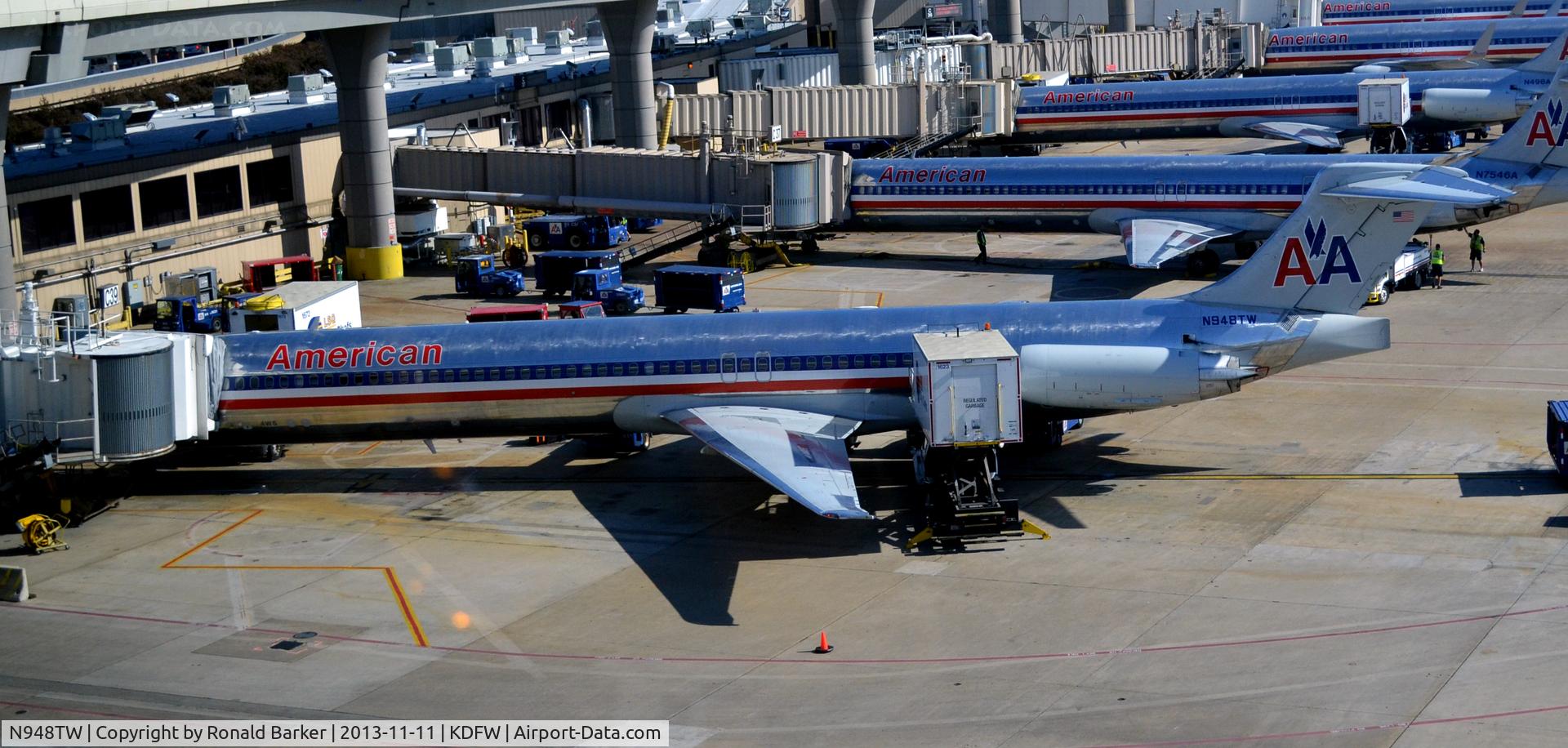 N948TW, 1987 McDonnell Douglas MD-83 (DC-9-83) C/N 49575, Gate C39 DFW