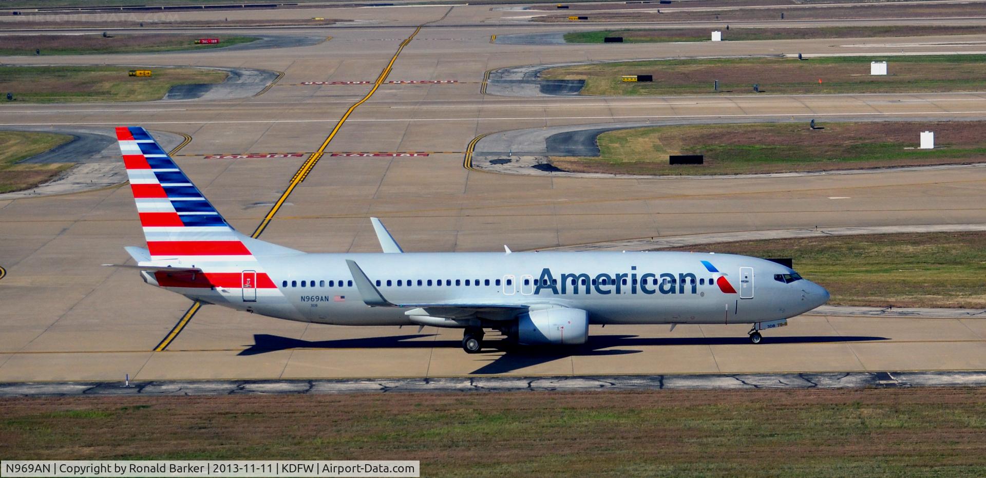 N969AN, 2001 Boeing 737-823 C/N 29546, Taxi DFW 