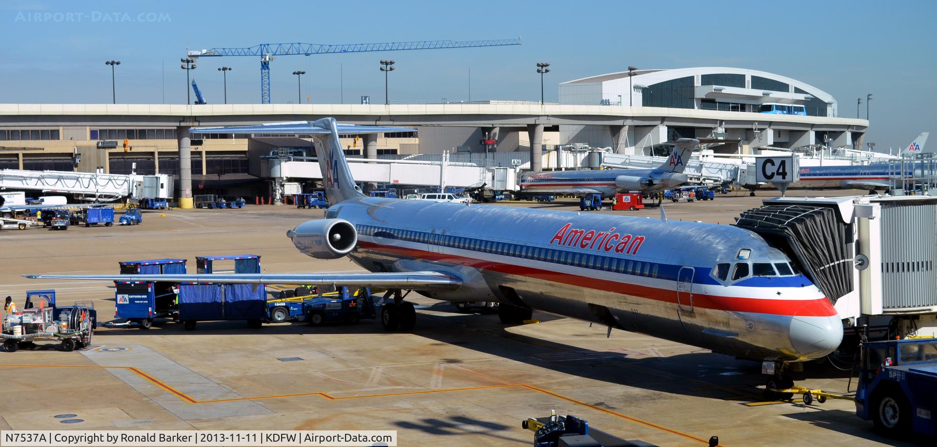 N7537A, 1990 McDonnell Douglas MD-82 (DC-9-82) C/N 49991, Gate C4 DFW
