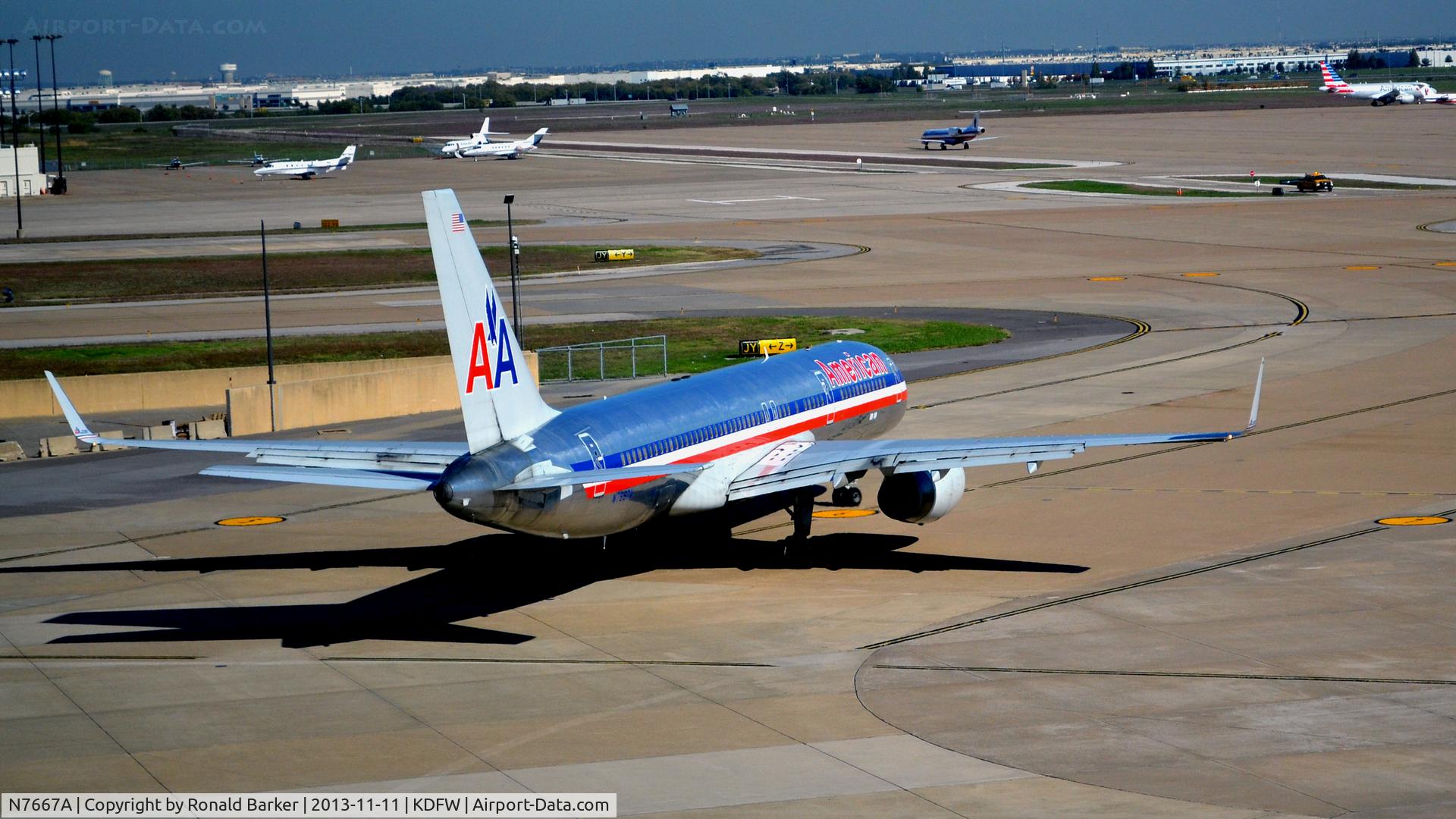 N7667A, 1992 Boeing 757-223 C/N 25301, Taxi DFW