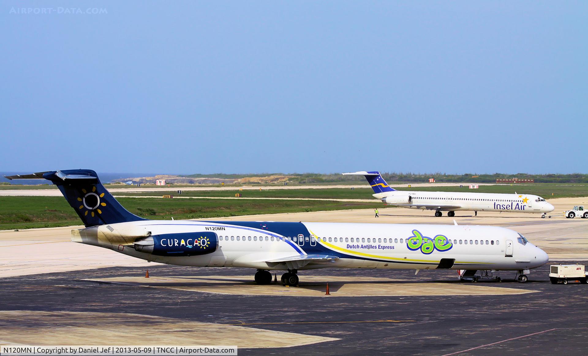 N120MN, 1992 McDonnell Douglas MD-83 C/N 53120, N120MN
