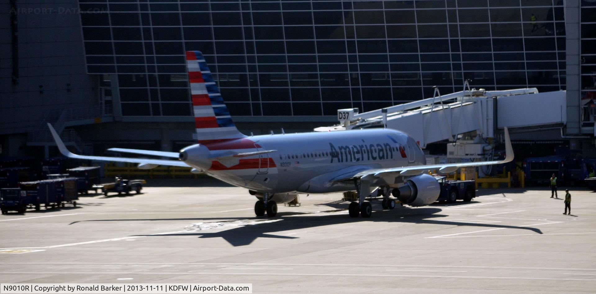 N9010R, 2013 Airbus A319-115 C/N 5789, Gate D37  DFW