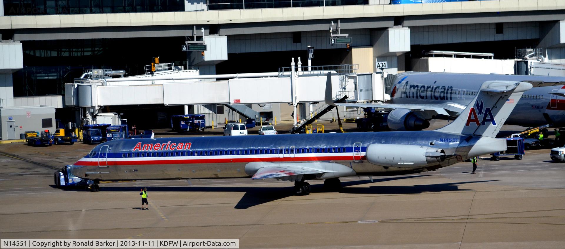 N14551, 1991 McDonnell Douglas MD-82 (DC-9-82) C/N 53033, Pushback DFW