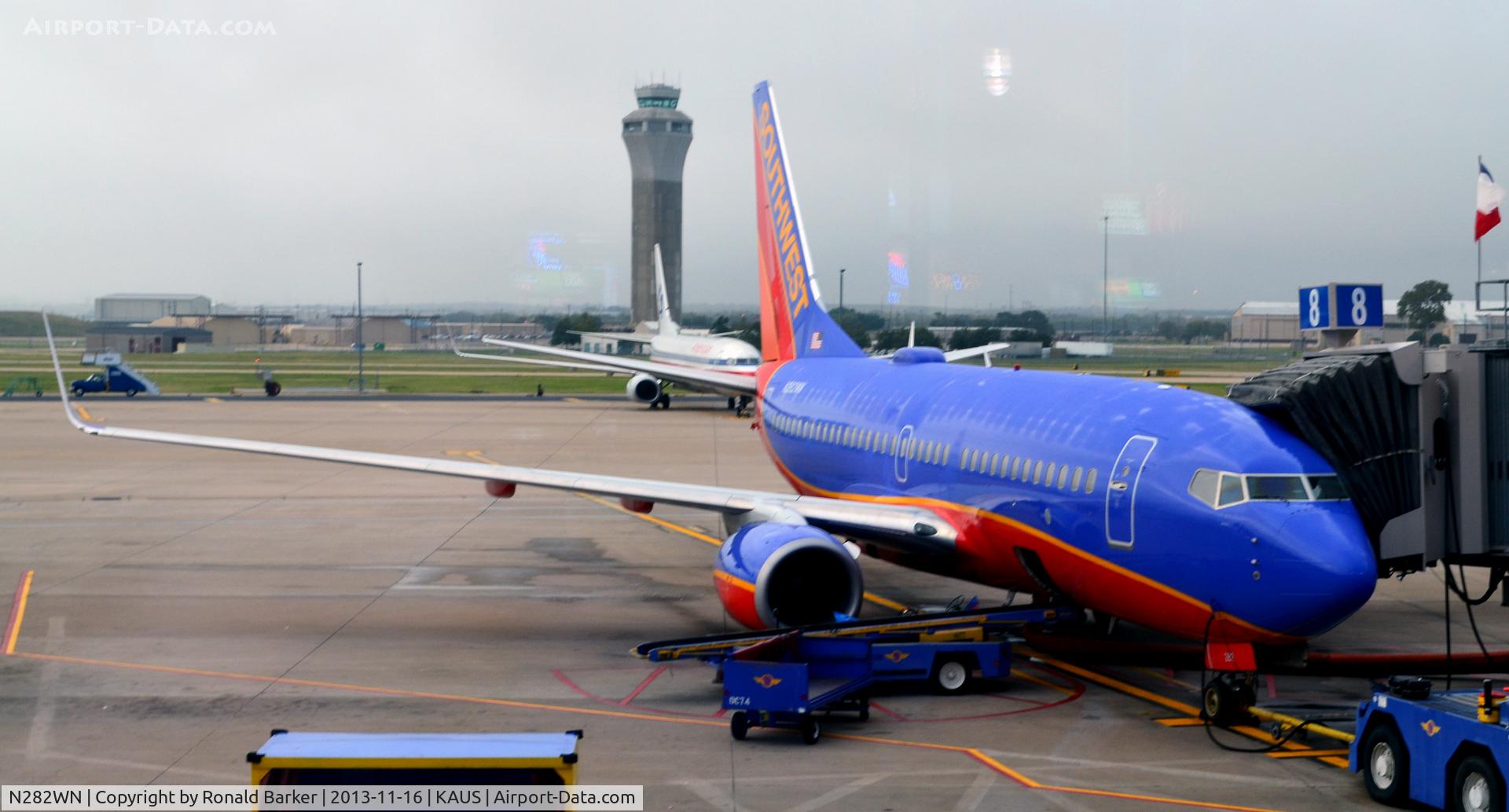 N282WN, 2007 Boeing 737-7H4 C/N 32534, Gate 8 Austin