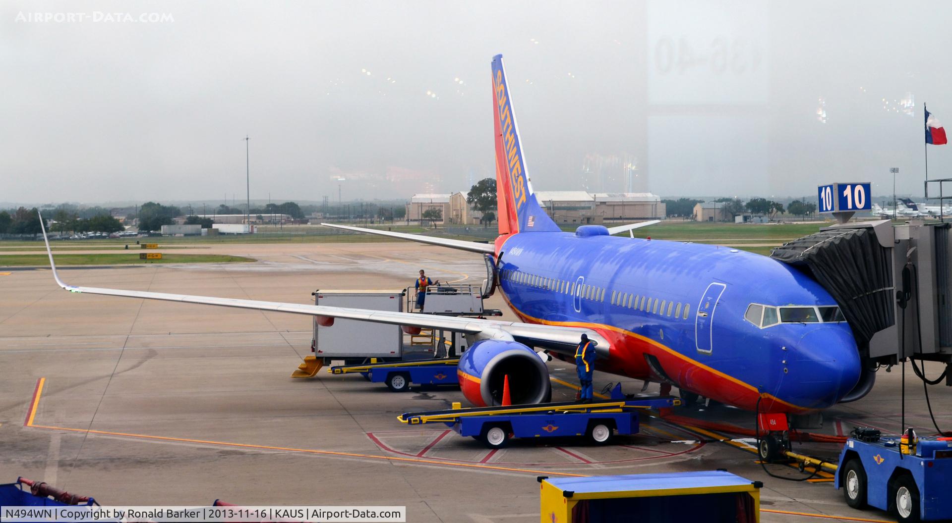 N494WN, 2004 Boeing 737-7H4 C/N 33868, Gate 10 Austin