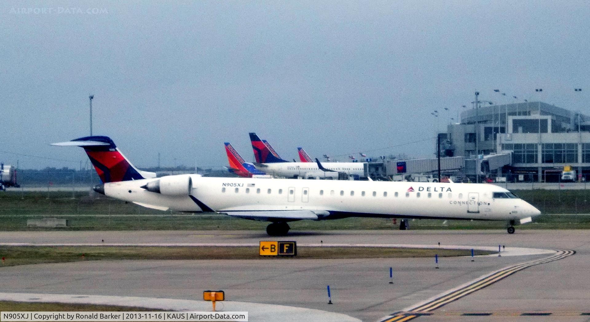 N905XJ, 2007 Bombardier CRJ-900 (CL-600-2D24) C/N 15137, Taxi to takeoff Austiin