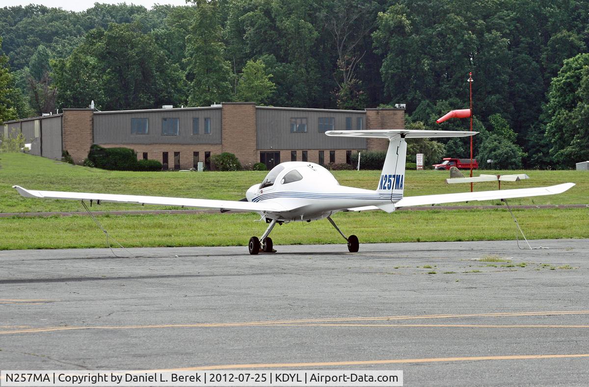 N257MA, 2004 Diamond DA-20C-1 Eclipse C/N C0257, Sleek little aircraft at Doylestown Airport