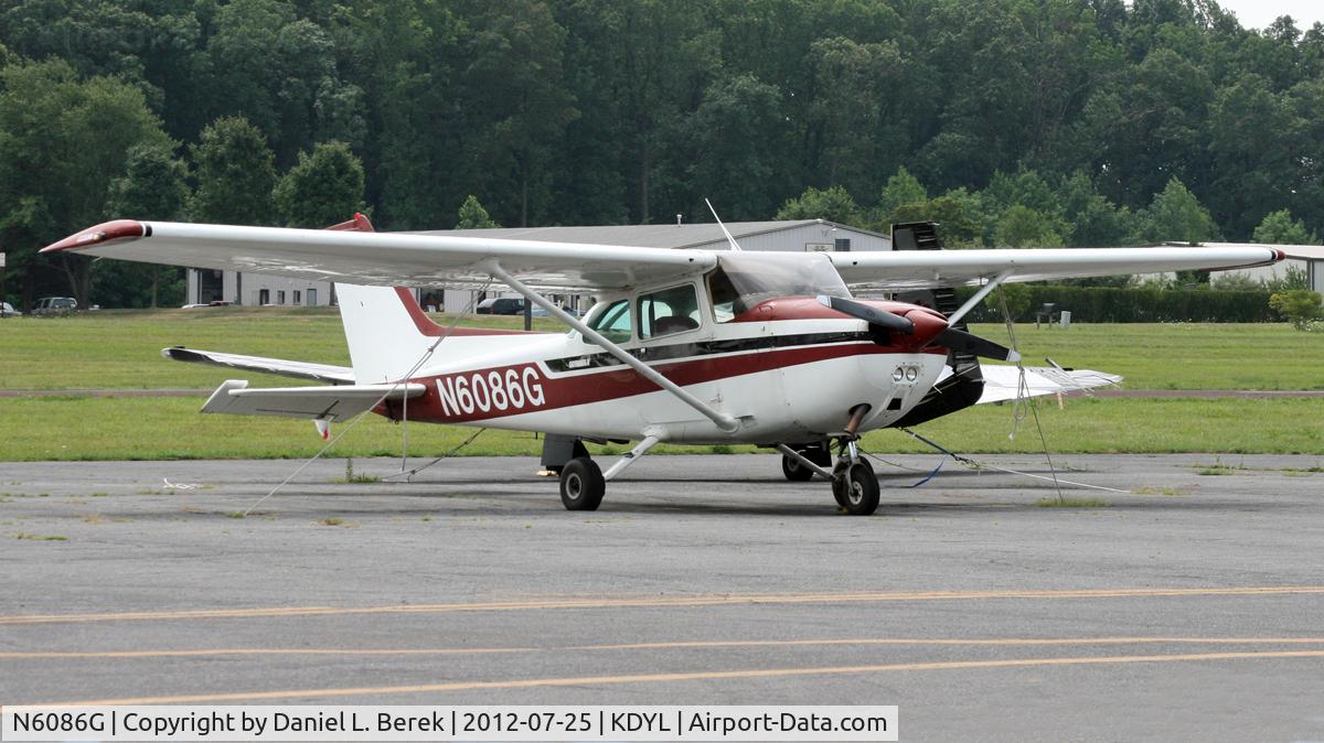 N6086G, 1979 Cessna 172N C/N 17273566, At Doylestown Airport in the summer.